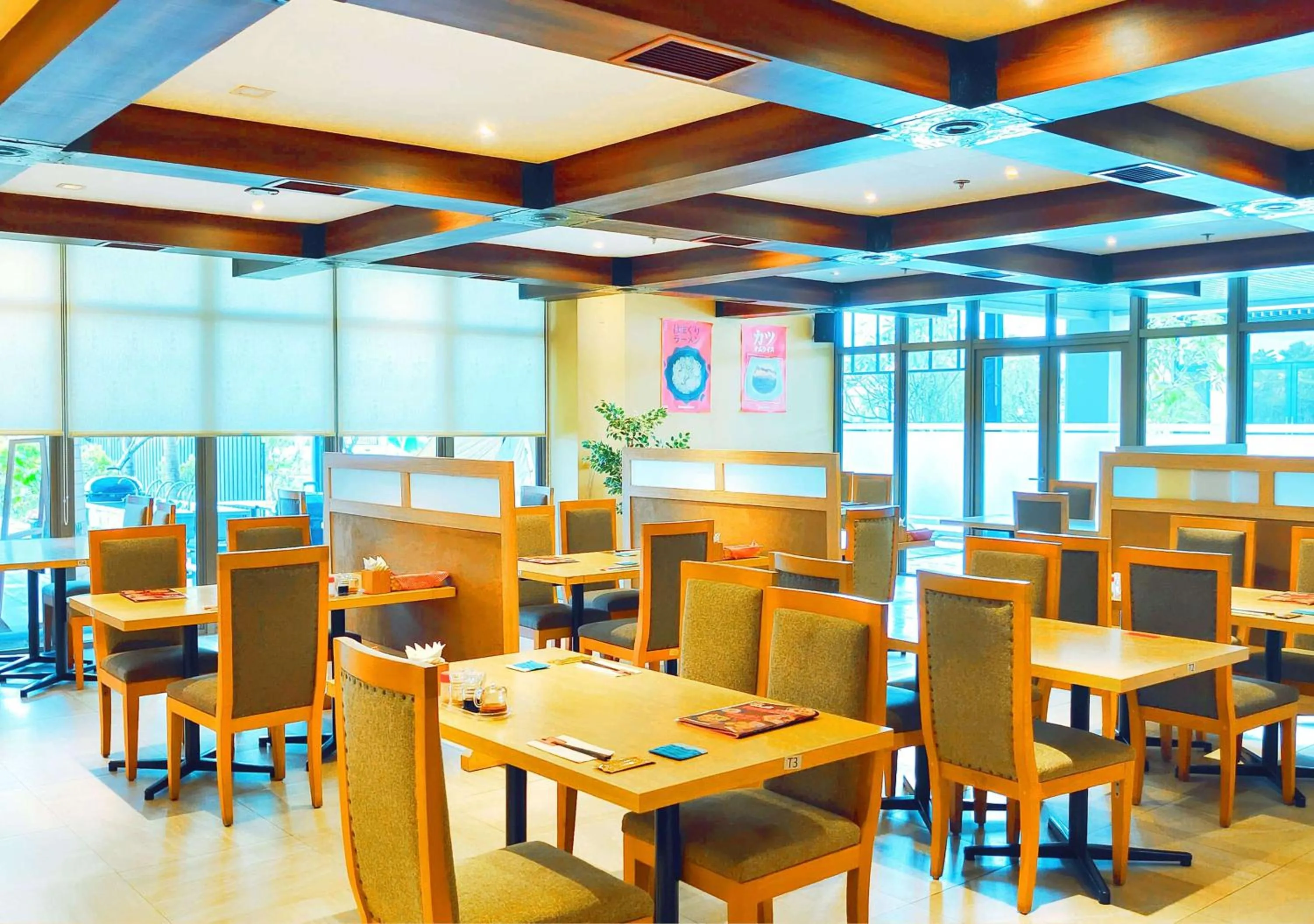 Restaurant/places to eat in Le Premier Hotel Deltamas