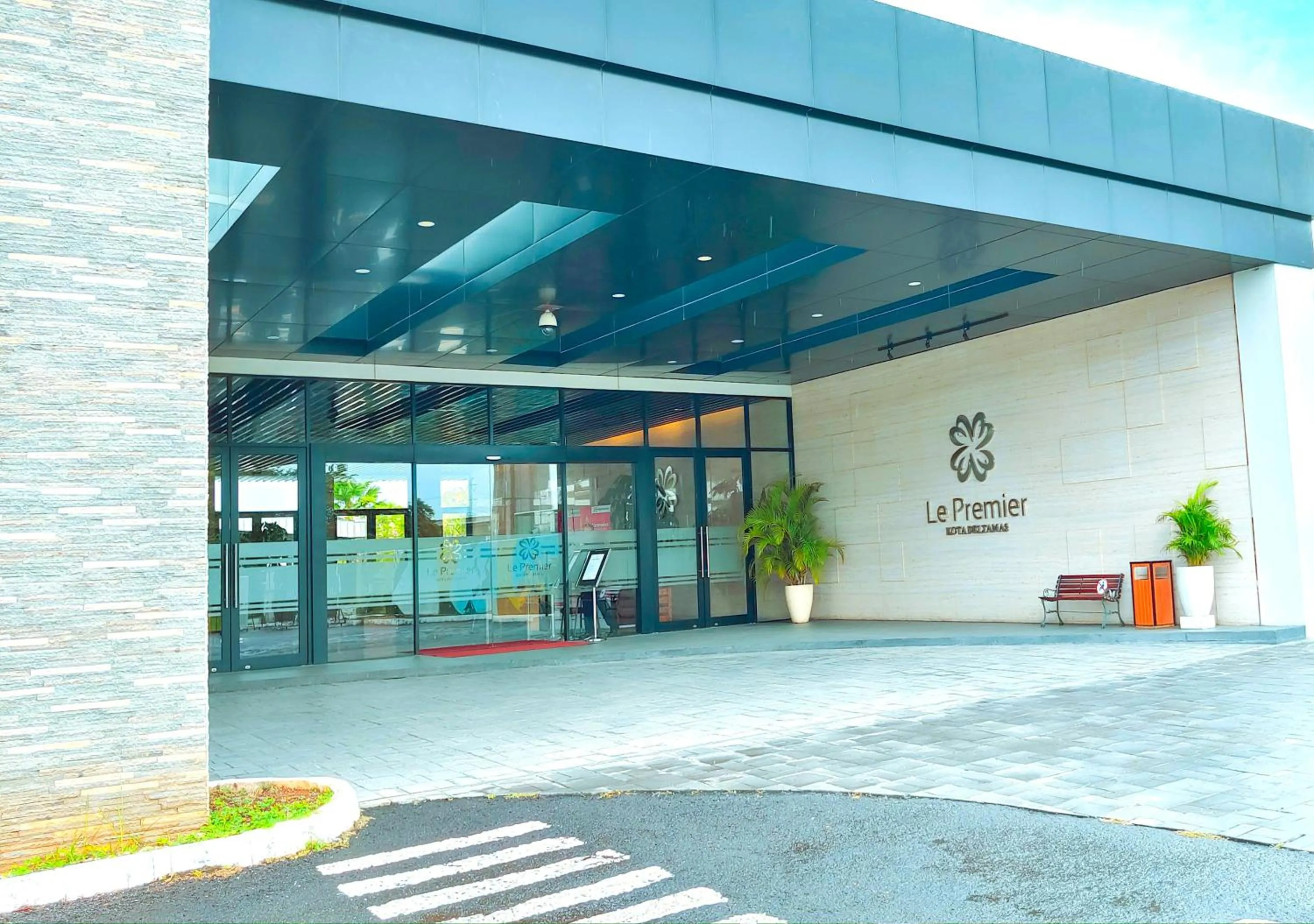 Lobby or reception in Le Premier Hotel Deltamas