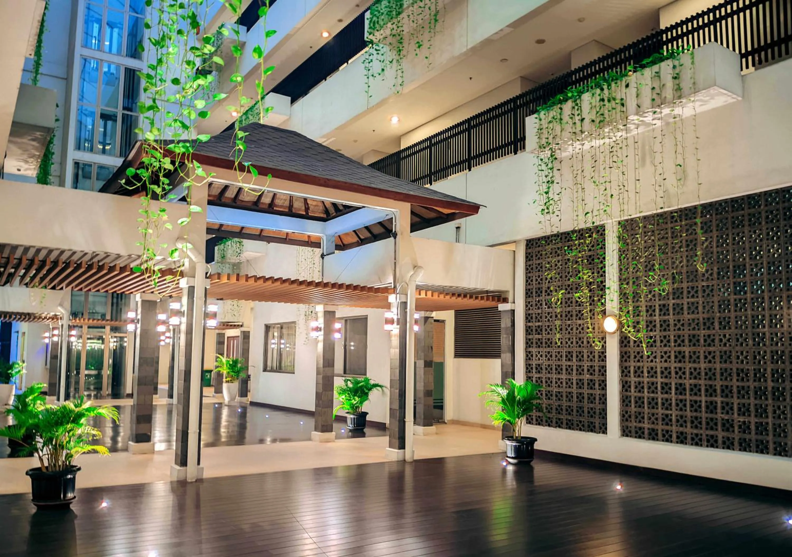 Area and facilities in Le Premier Hotel Deltamas