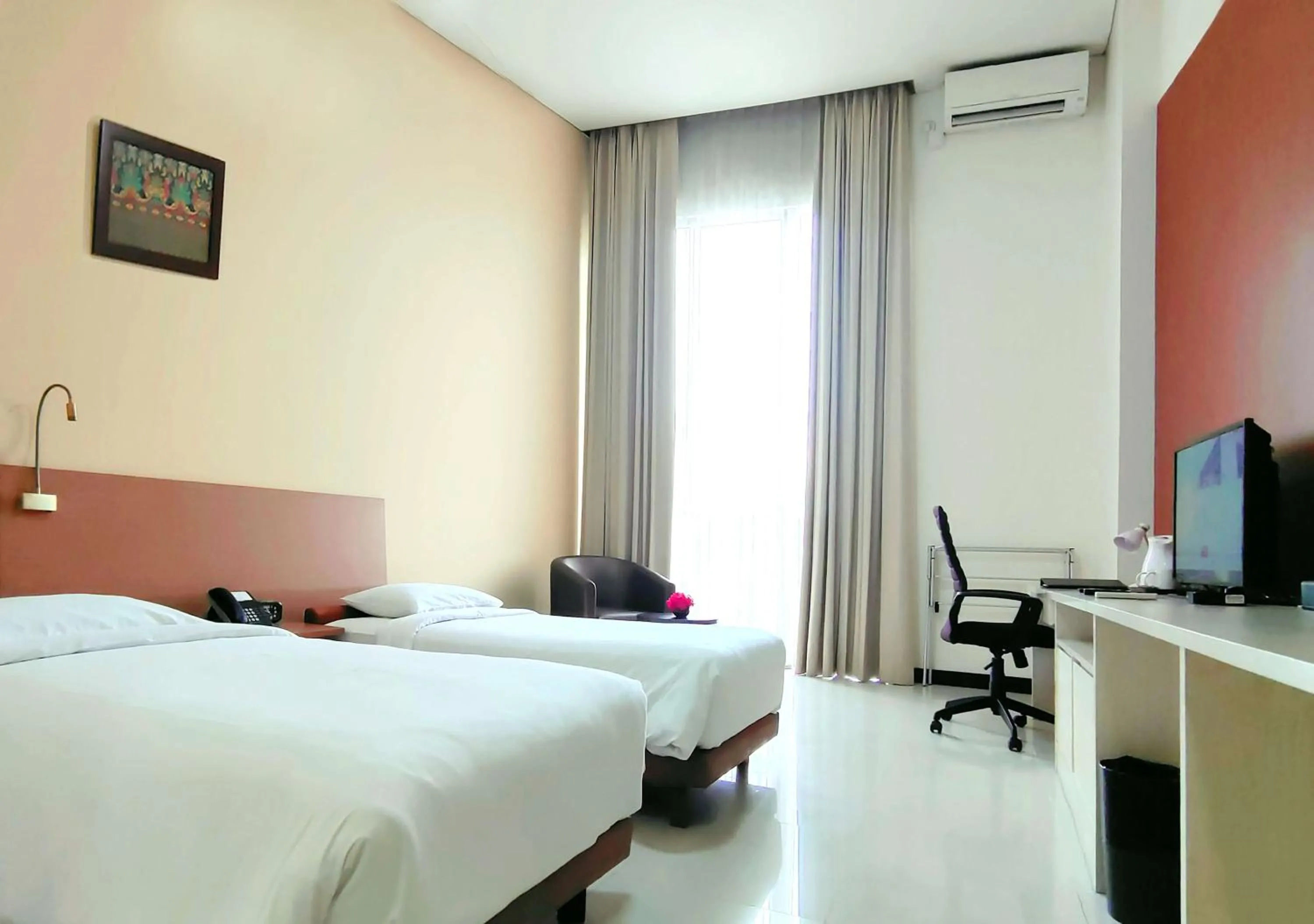 Bedroom, Bed in Le Premier Hotel Deltamas