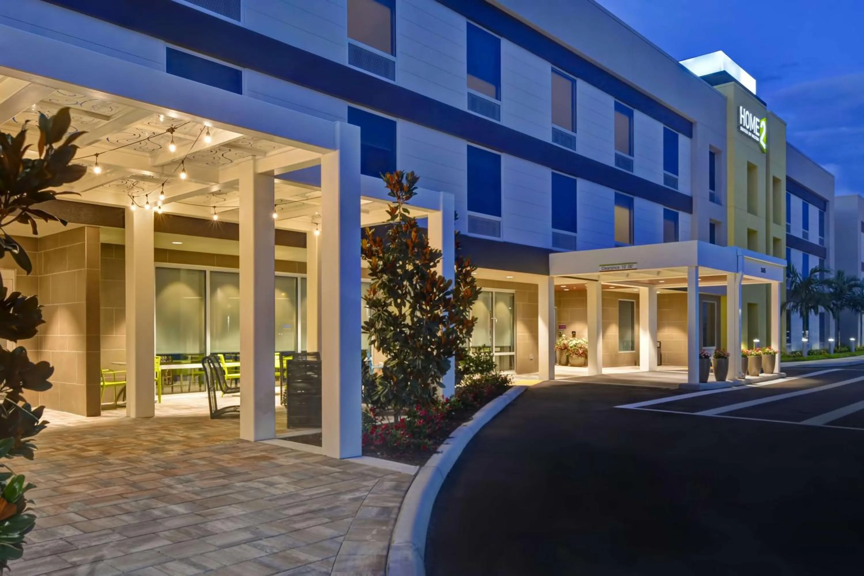 Property building in Home2 Suites By Hilton Naples I-75 Pine Ridge Road