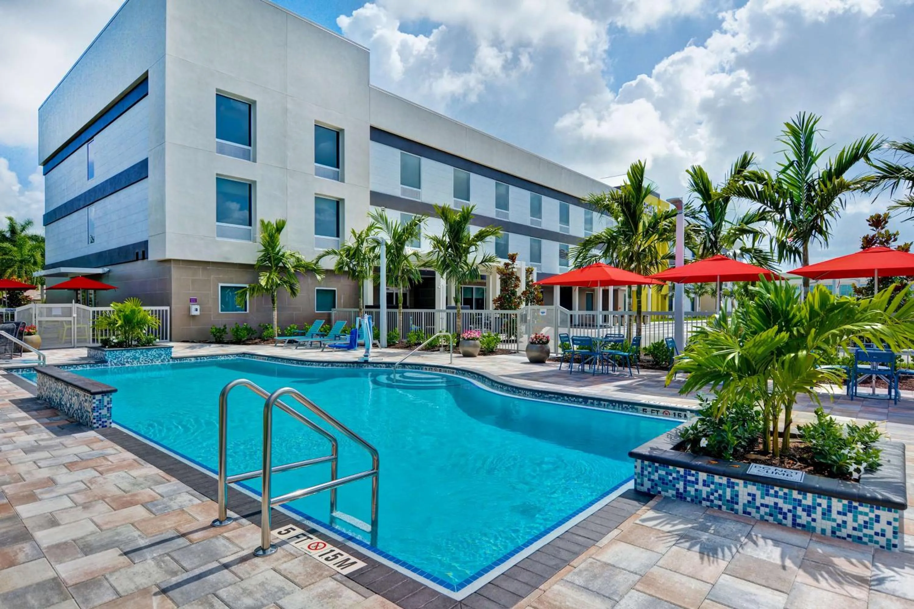 Pool view in Home2 Suites By Hilton Naples I-75 Pine Ridge Road