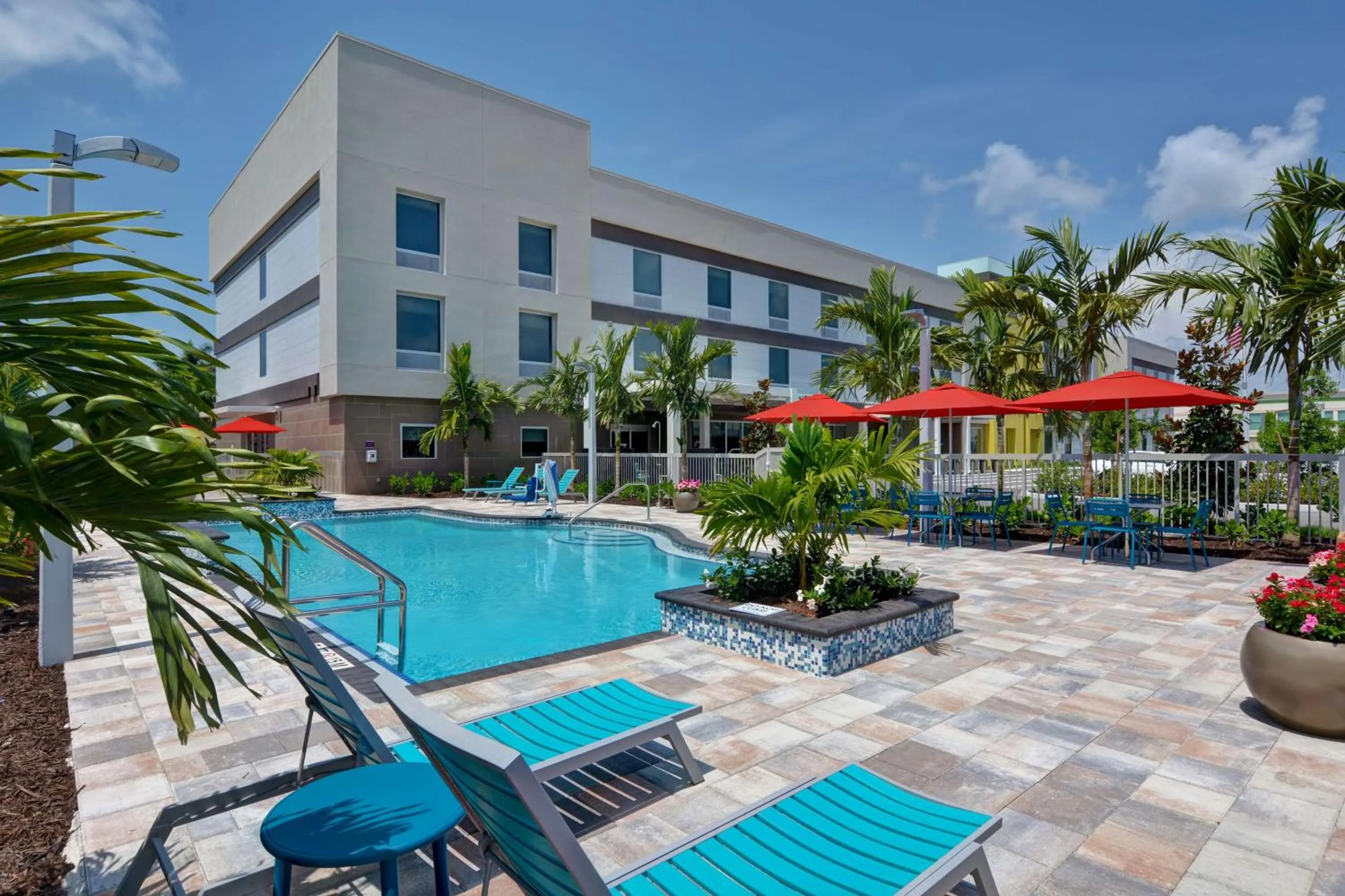 Pool view in Home2 Suites By Hilton Naples I-75 Pine Ridge Road
