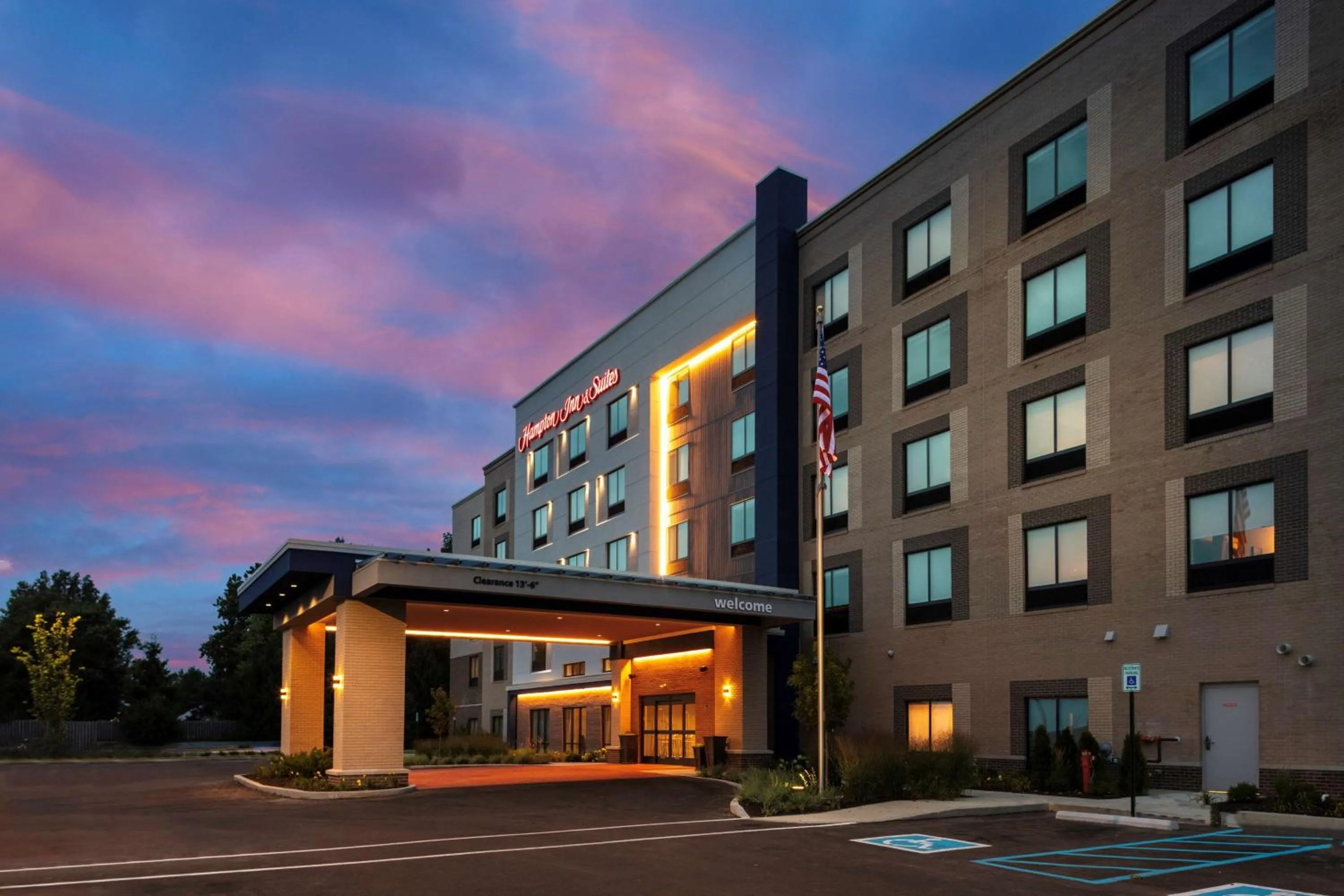 Property building in Hampton Inn & Suites Avon Indianapolis