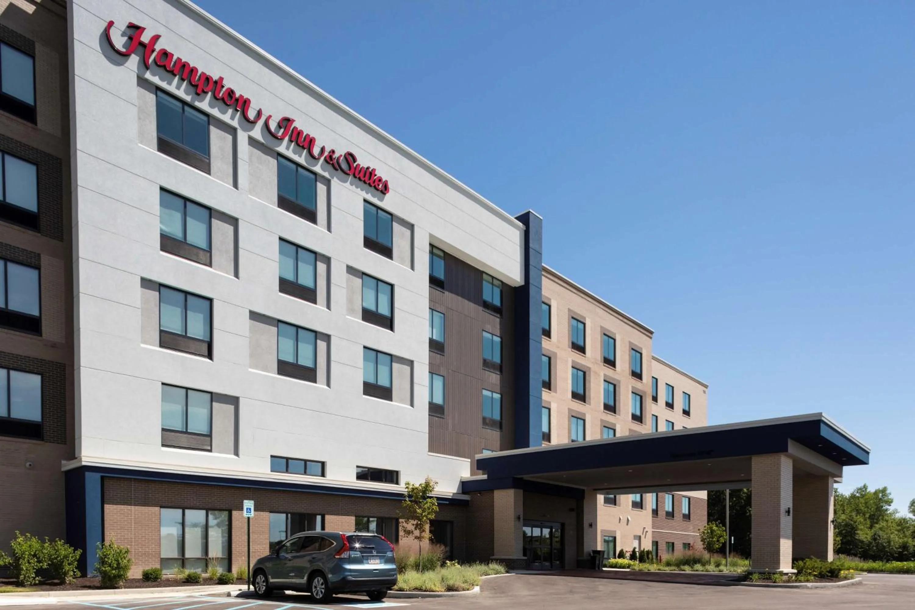 Property building in Hampton Inn & Suites Avon Indianapolis