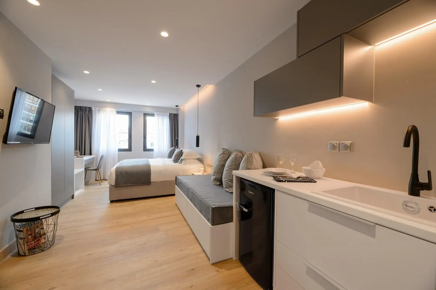 TV and multimedia in The Convo Syngrou Apartments