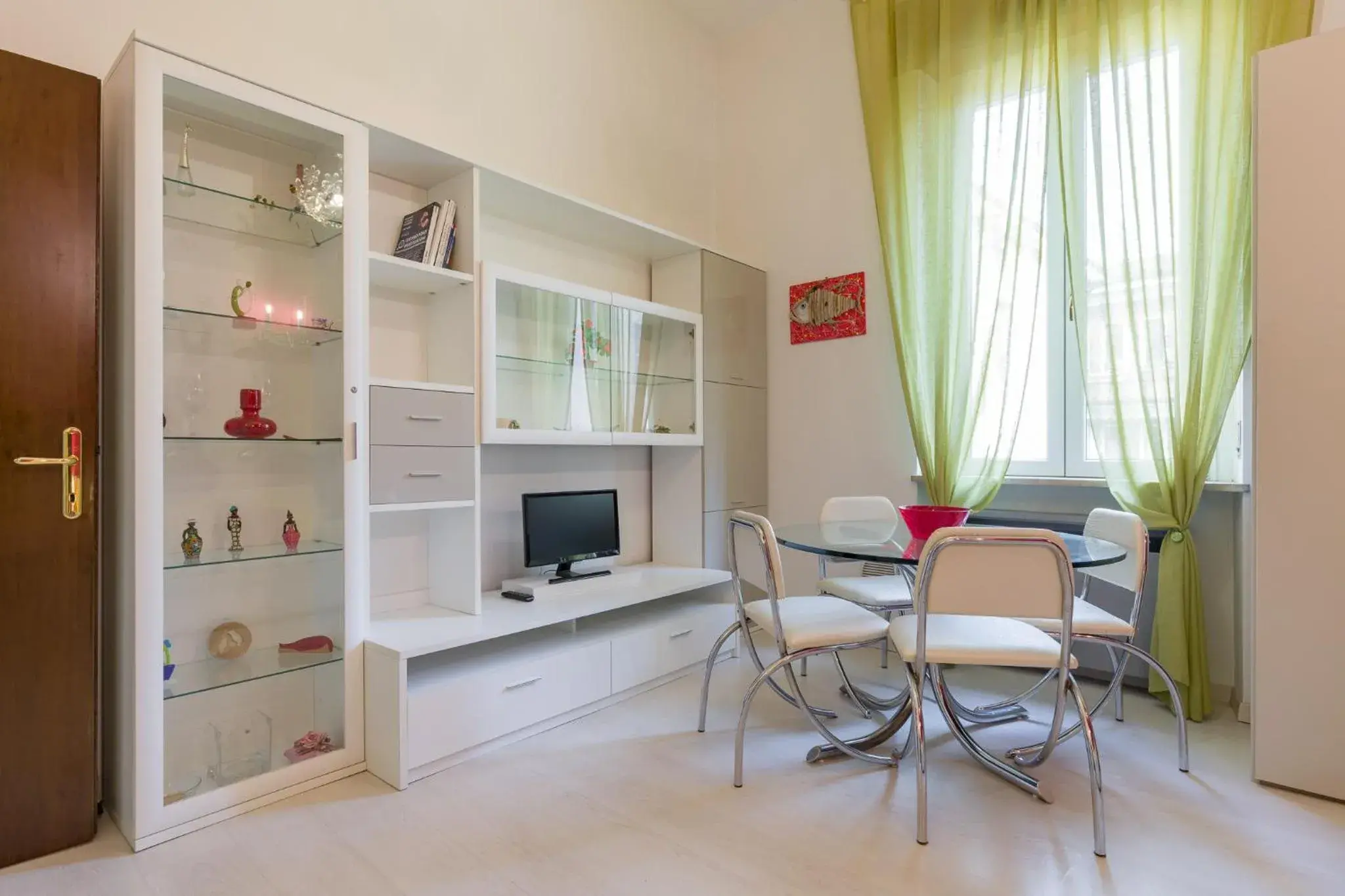 One-Bedroom Apartment in Sunny Home One-Bedroom Apartment in Sunny Home