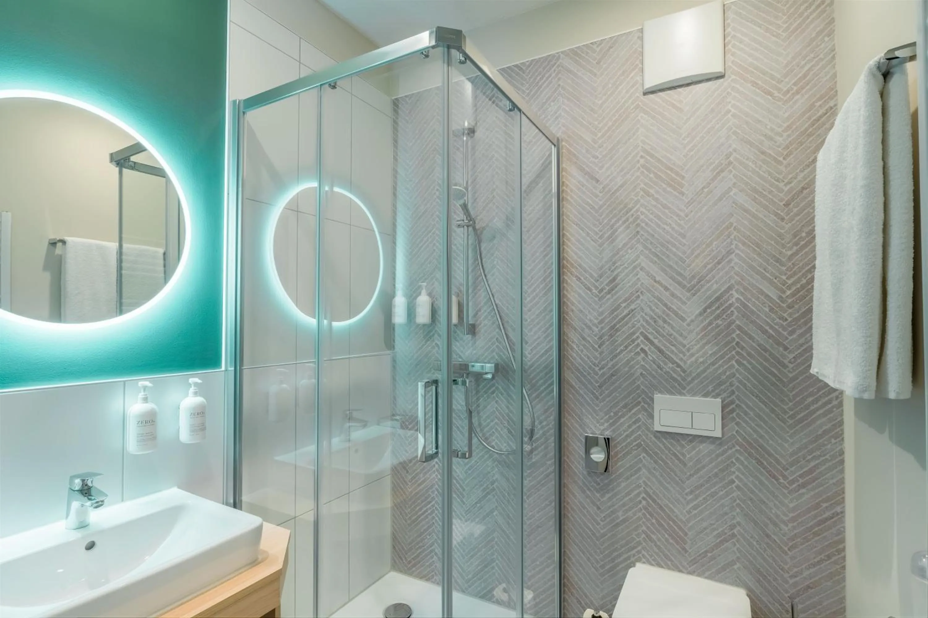 Shower in Spark By Hilton Stuttgart Sindelfingen