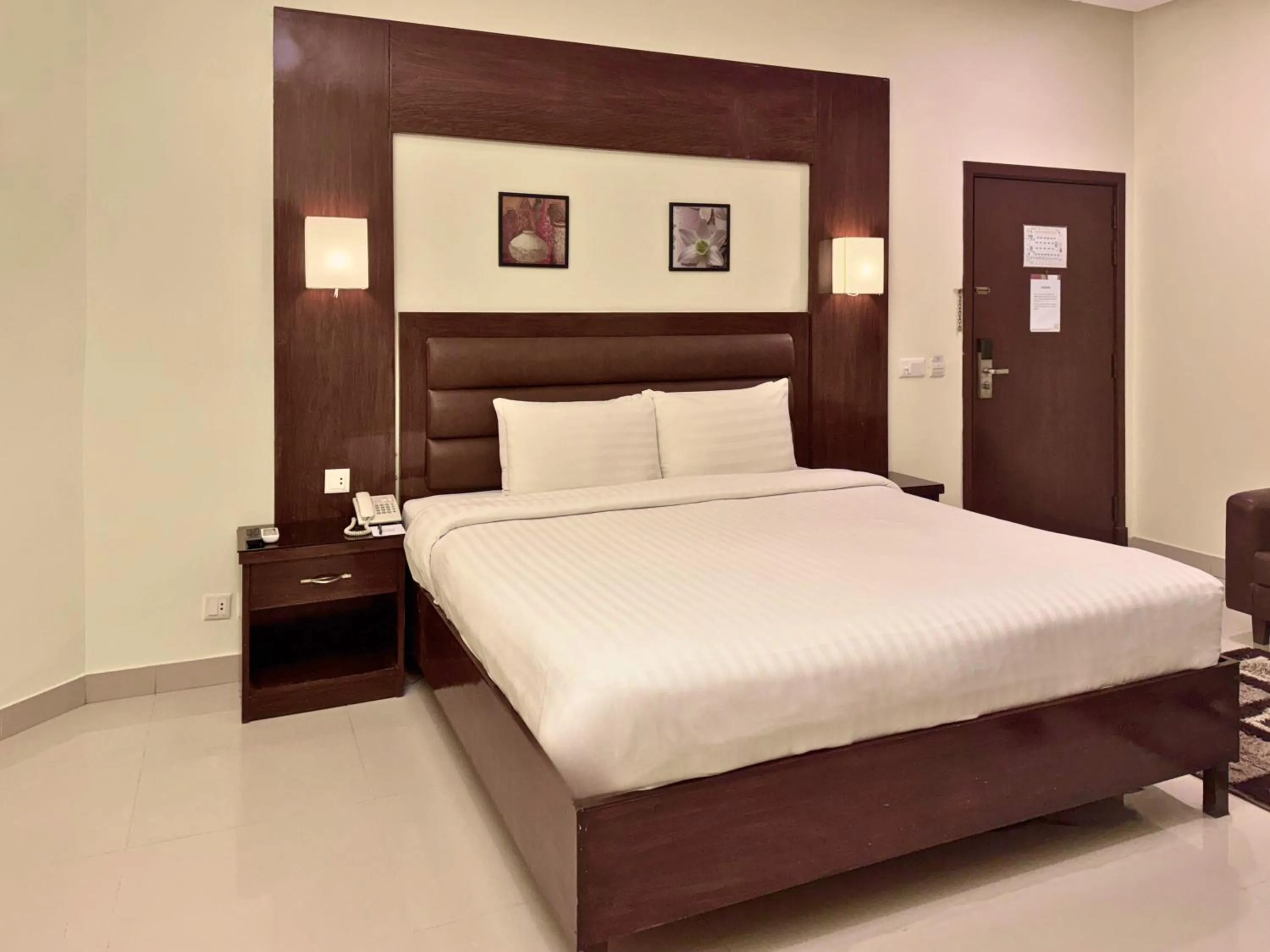 Bed in Hotel One DG Khan