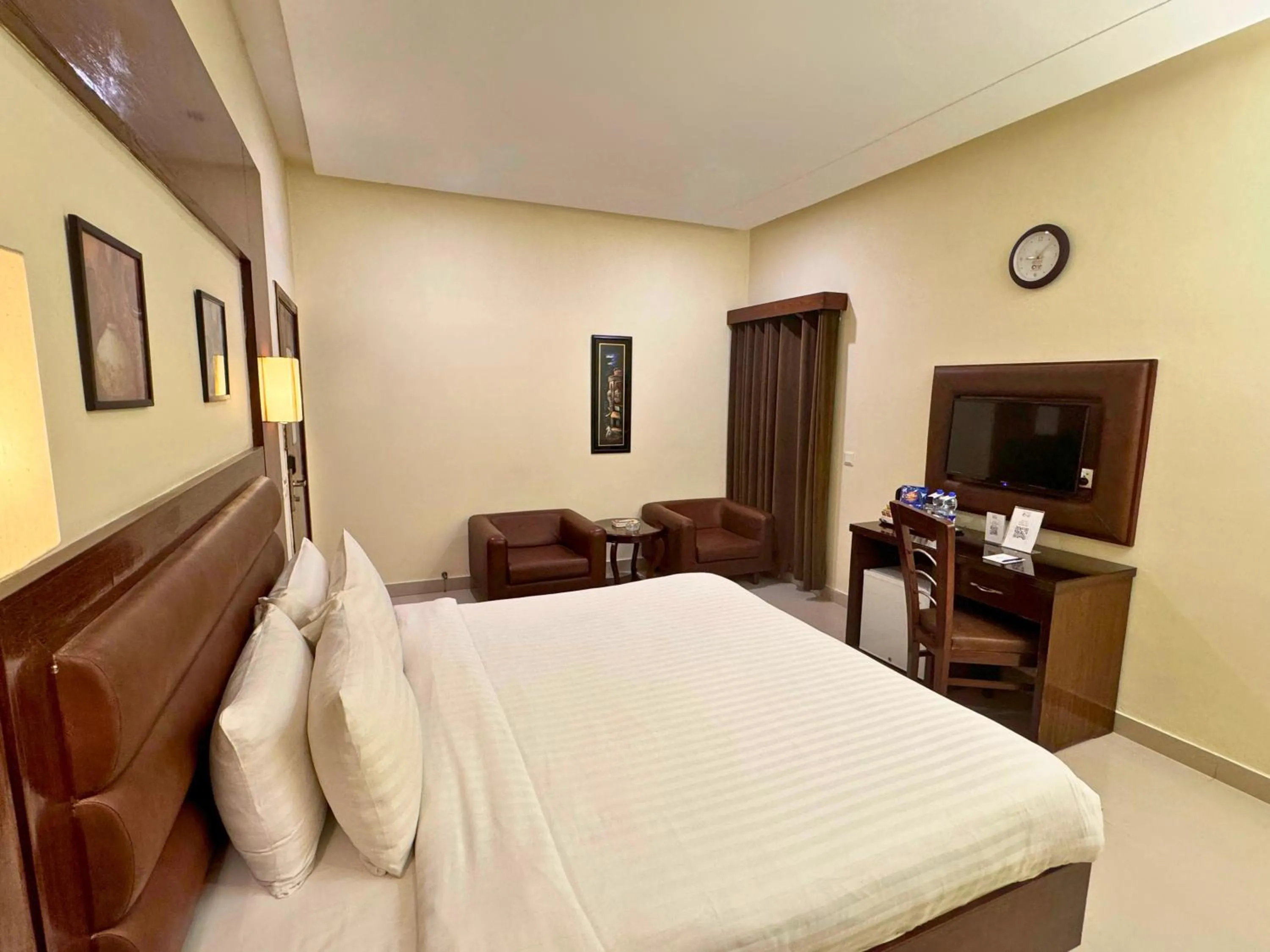 Bed in Hotel One DG Khan