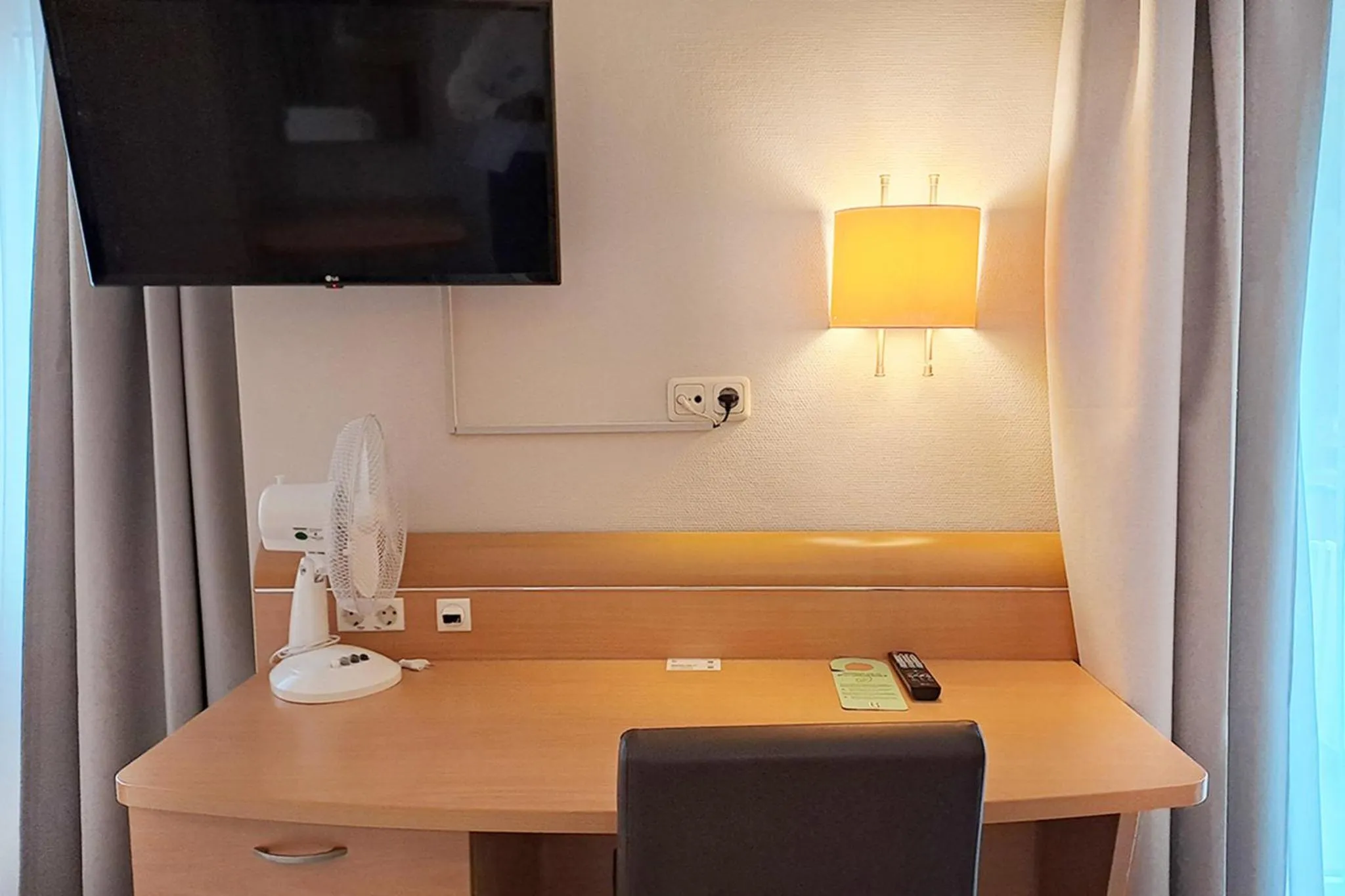 Photo of the whole room in Garner Hotel Bremen North by IHG