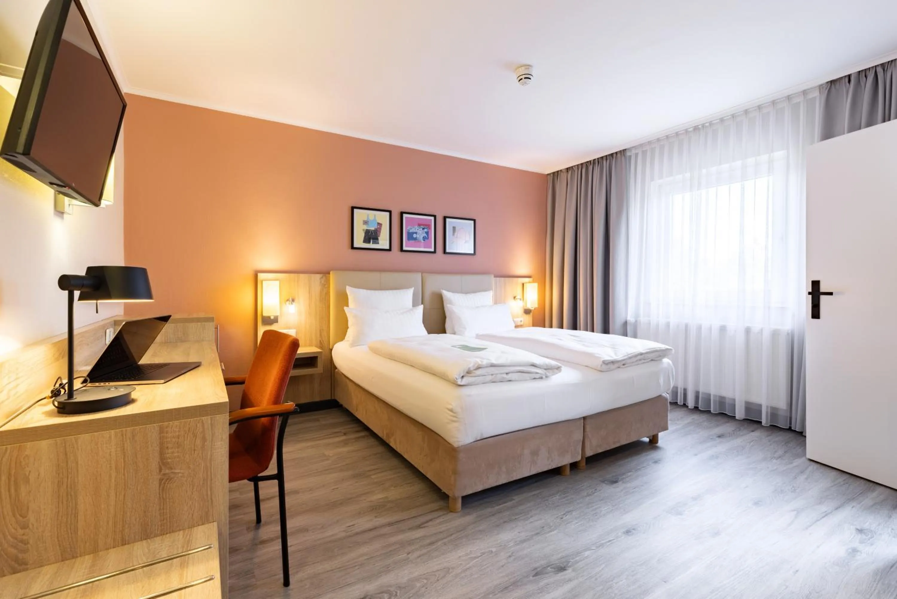 Photo of the whole room, Bed in Garner Hotel Bremen North by IHG