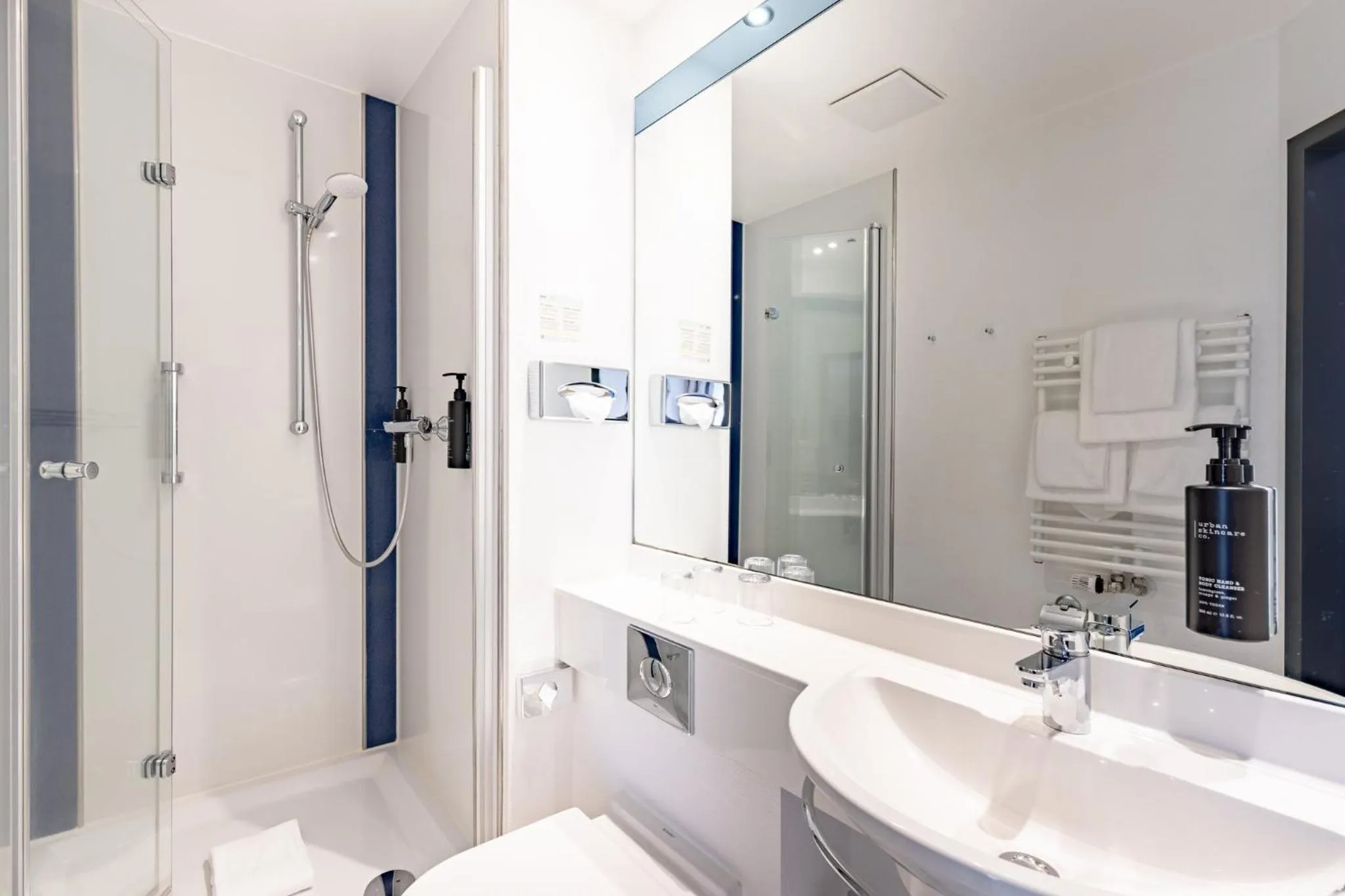 Bathroom in Garner Hotel Bremen North by IHG