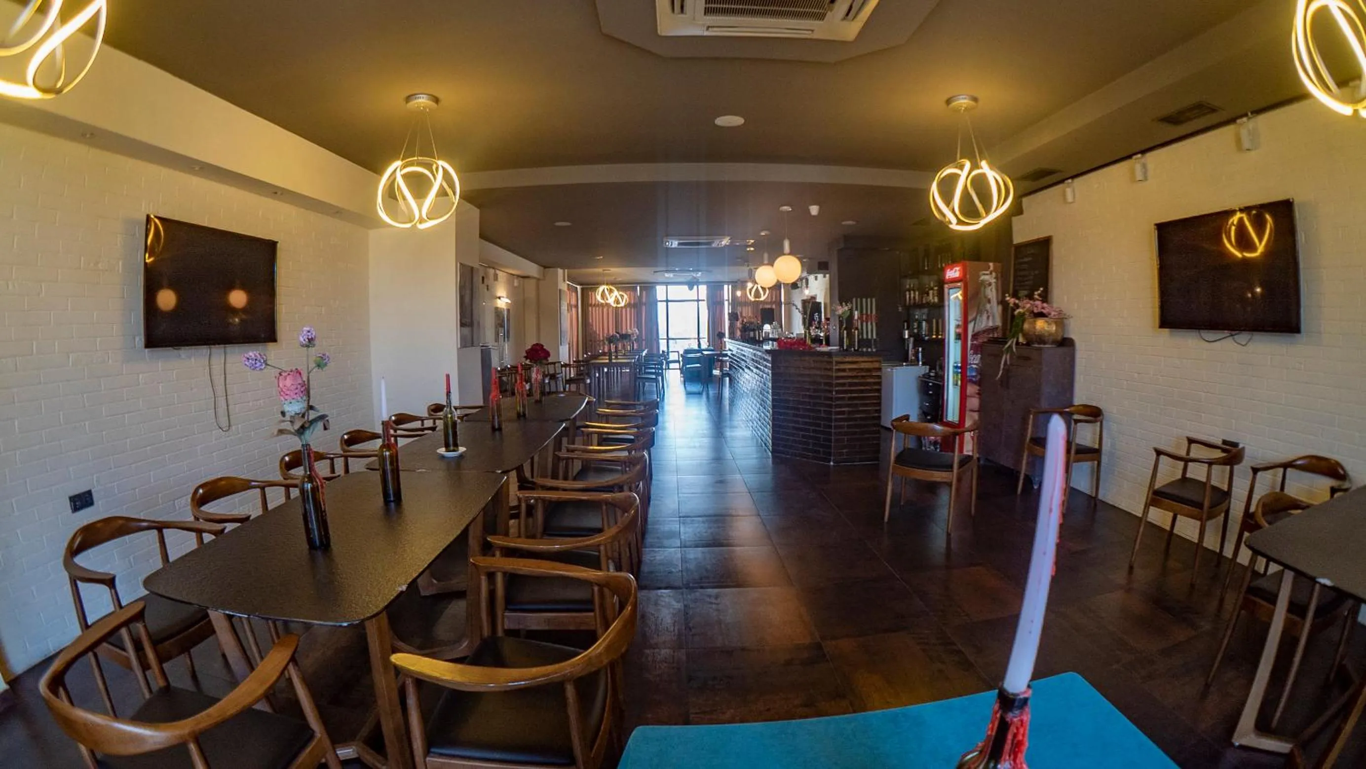 Restaurant/places to eat in TM Apart Hotel