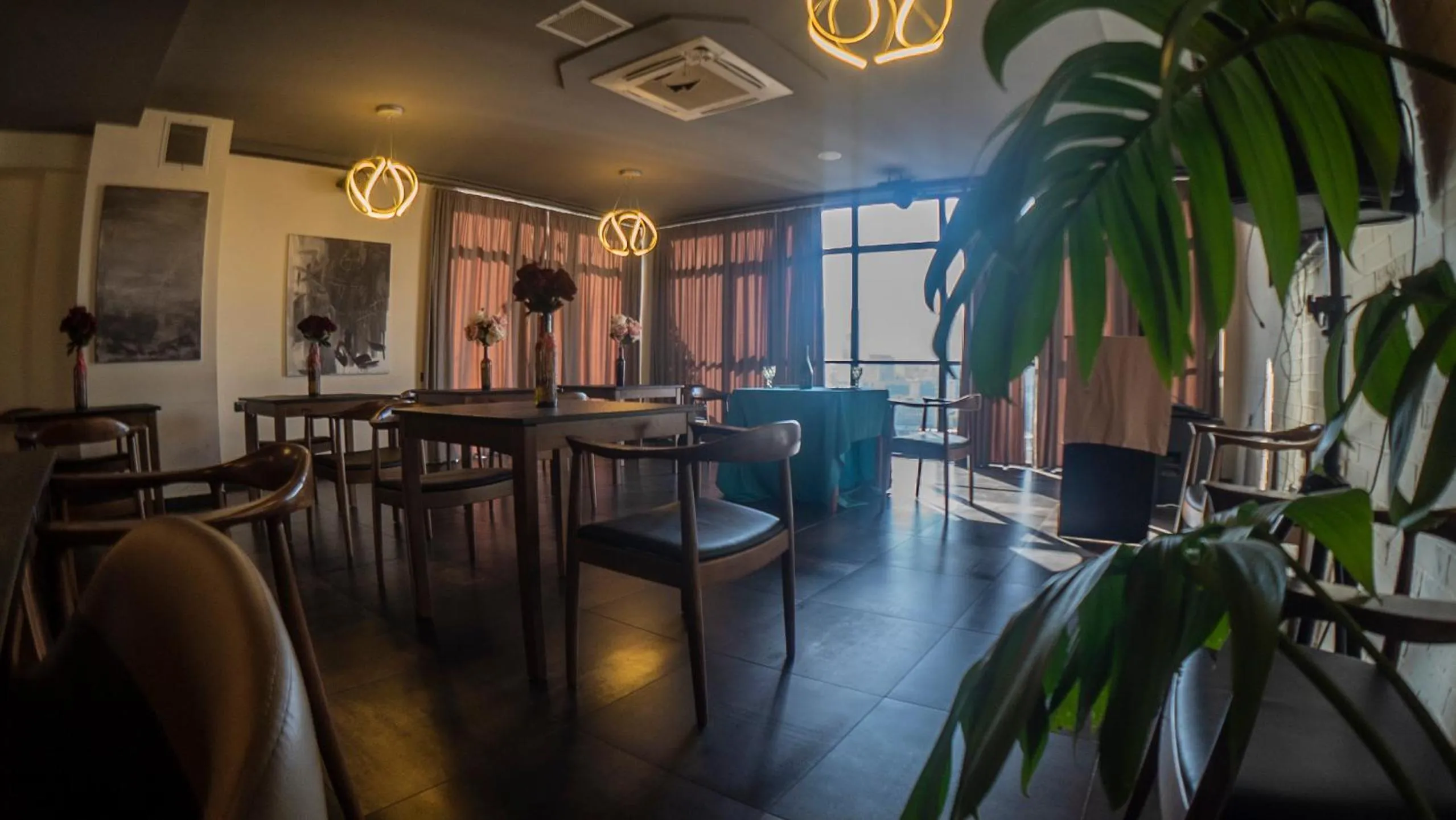 Restaurant/places to eat in TM Apart Hotel