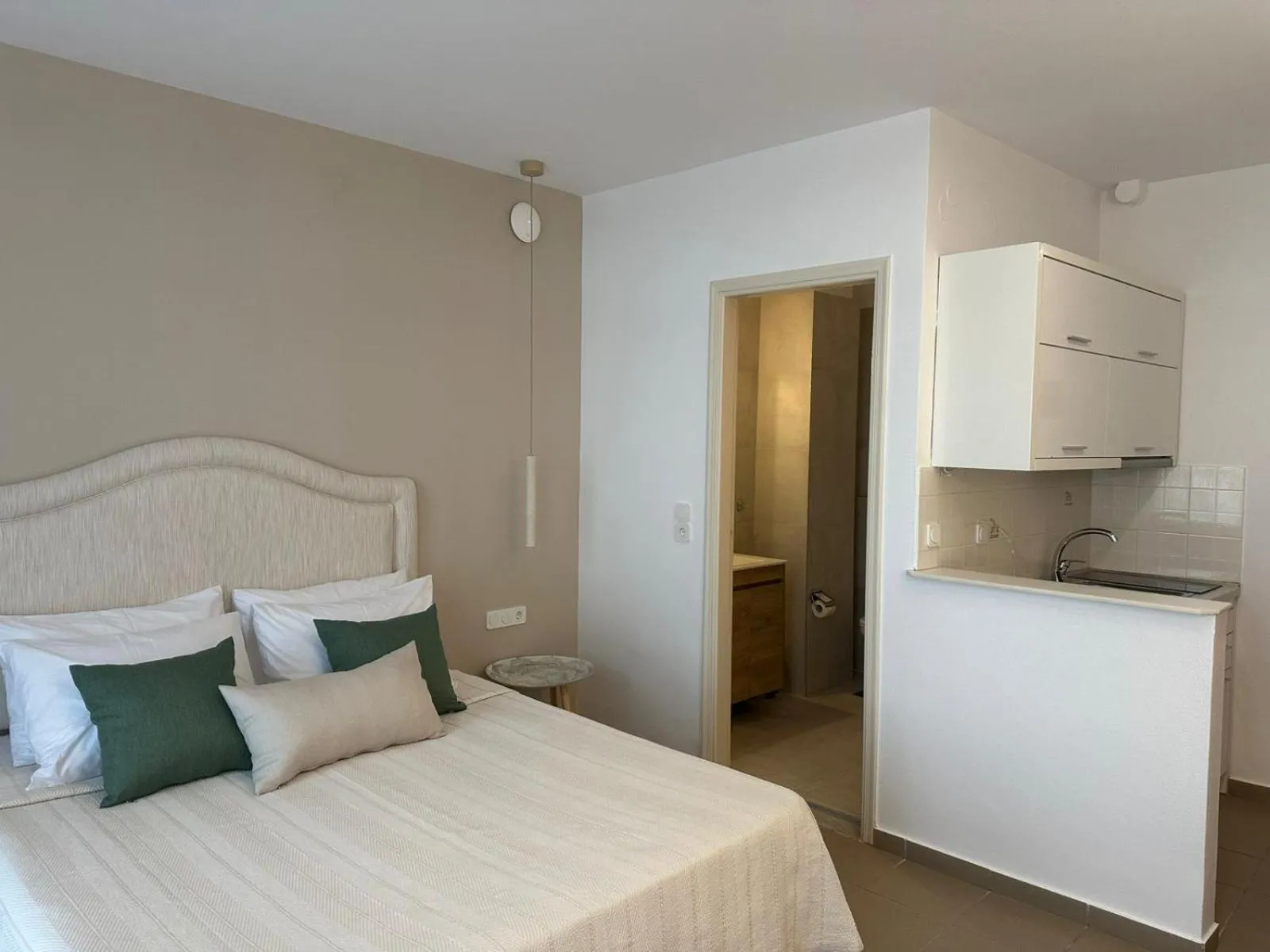 Photo of the whole room, Bed in Thalyra Boutique Hotel