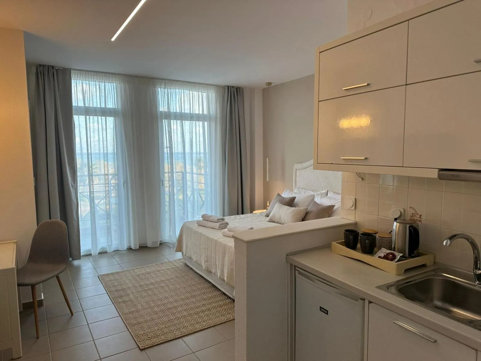 Photo of the whole room, Bed in Thalyra Boutique Hotel