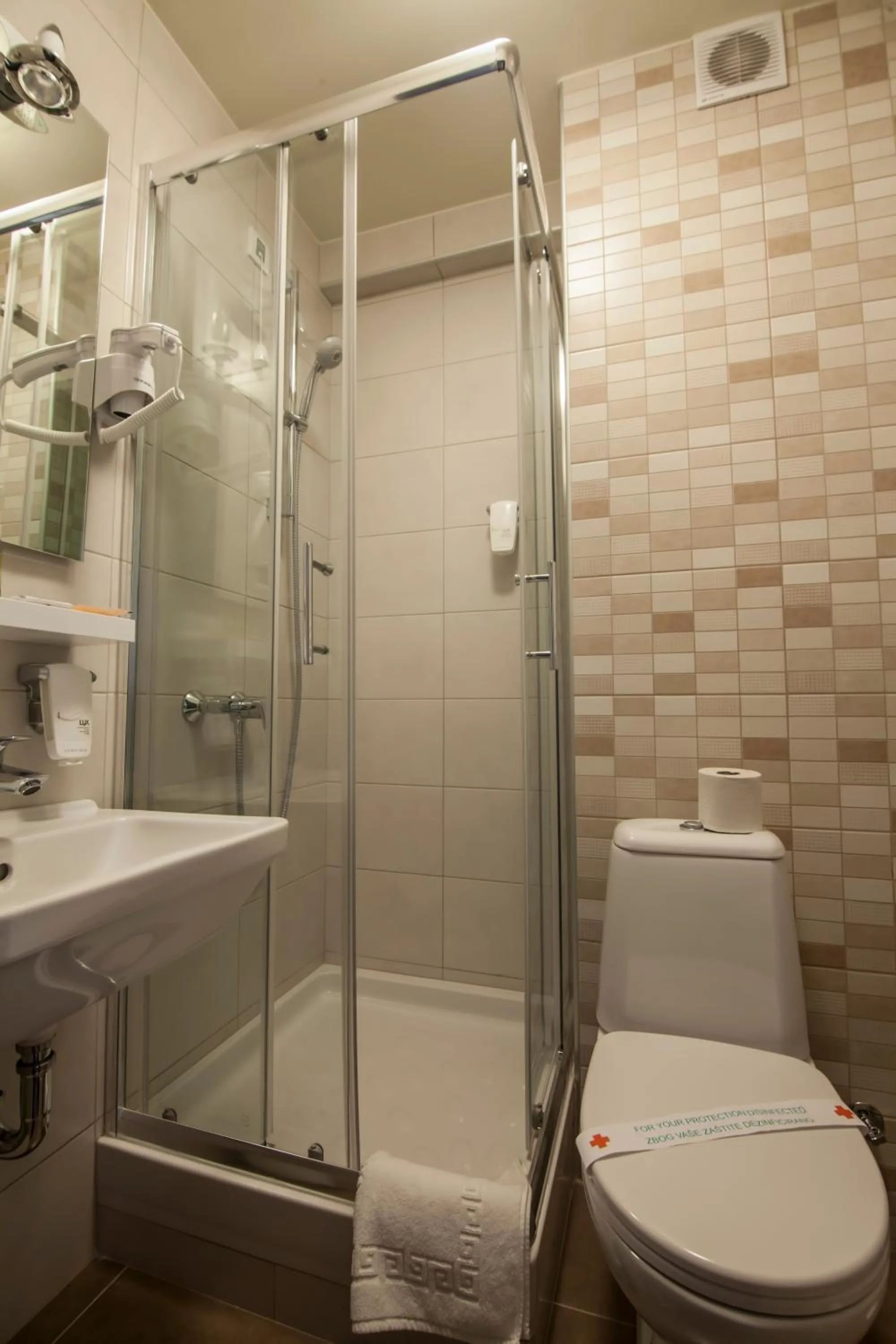 Shower in Drina Hotel