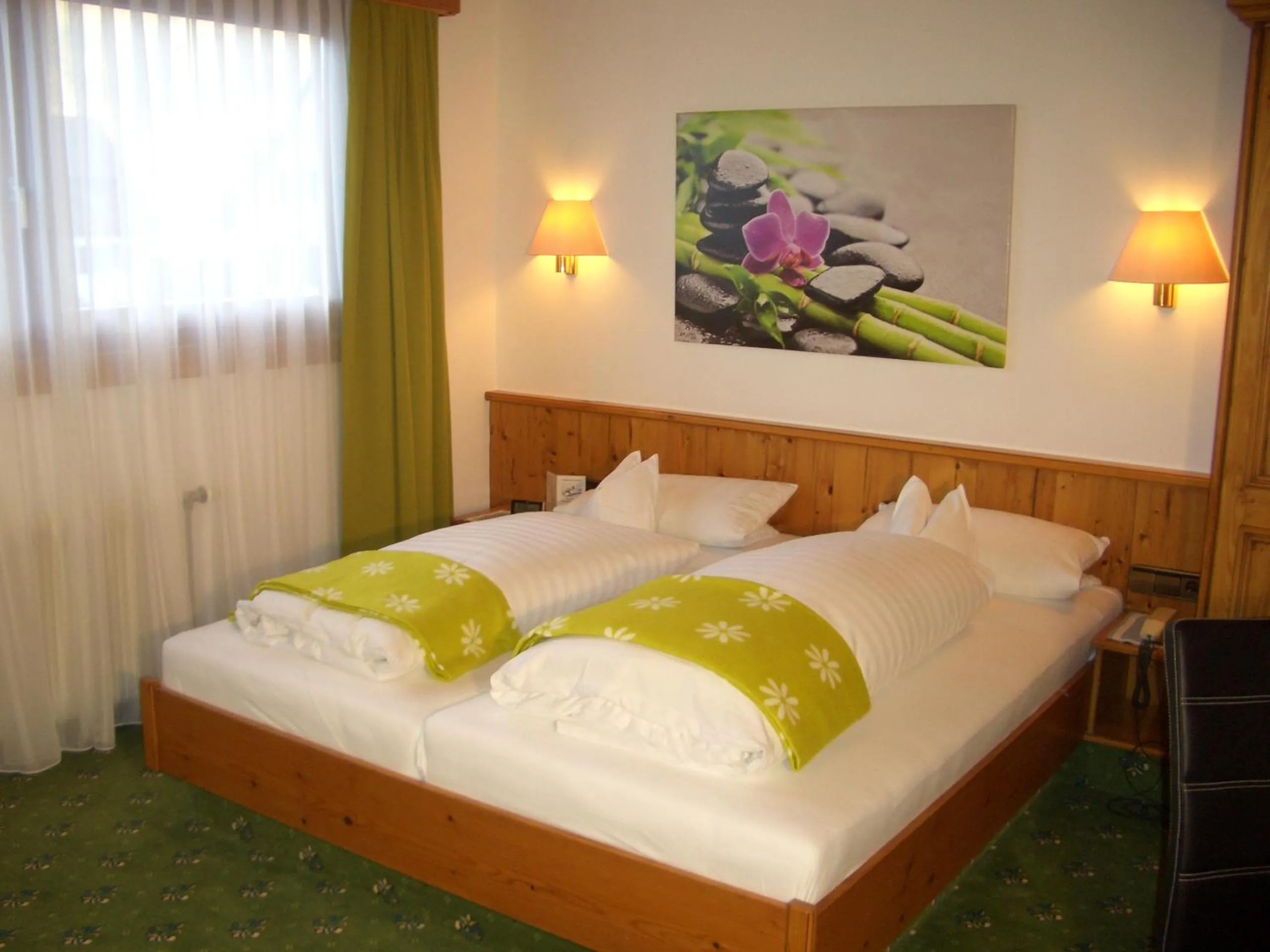 Photo of the whole room, Bed in Hotel Schwarzenbergs Traube