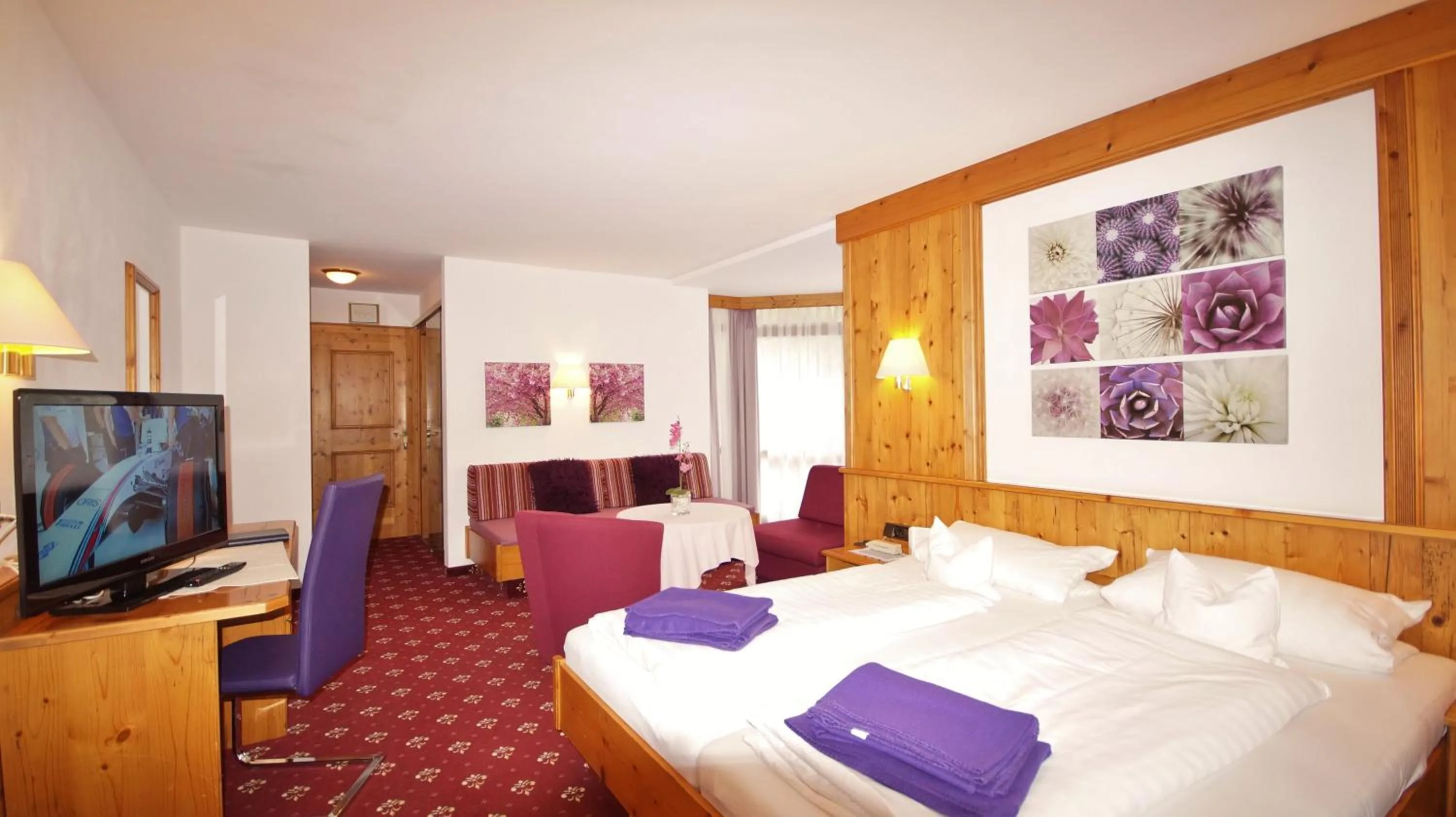 Photo of the whole room, Bed in Hotel Schwarzenbergs Traube