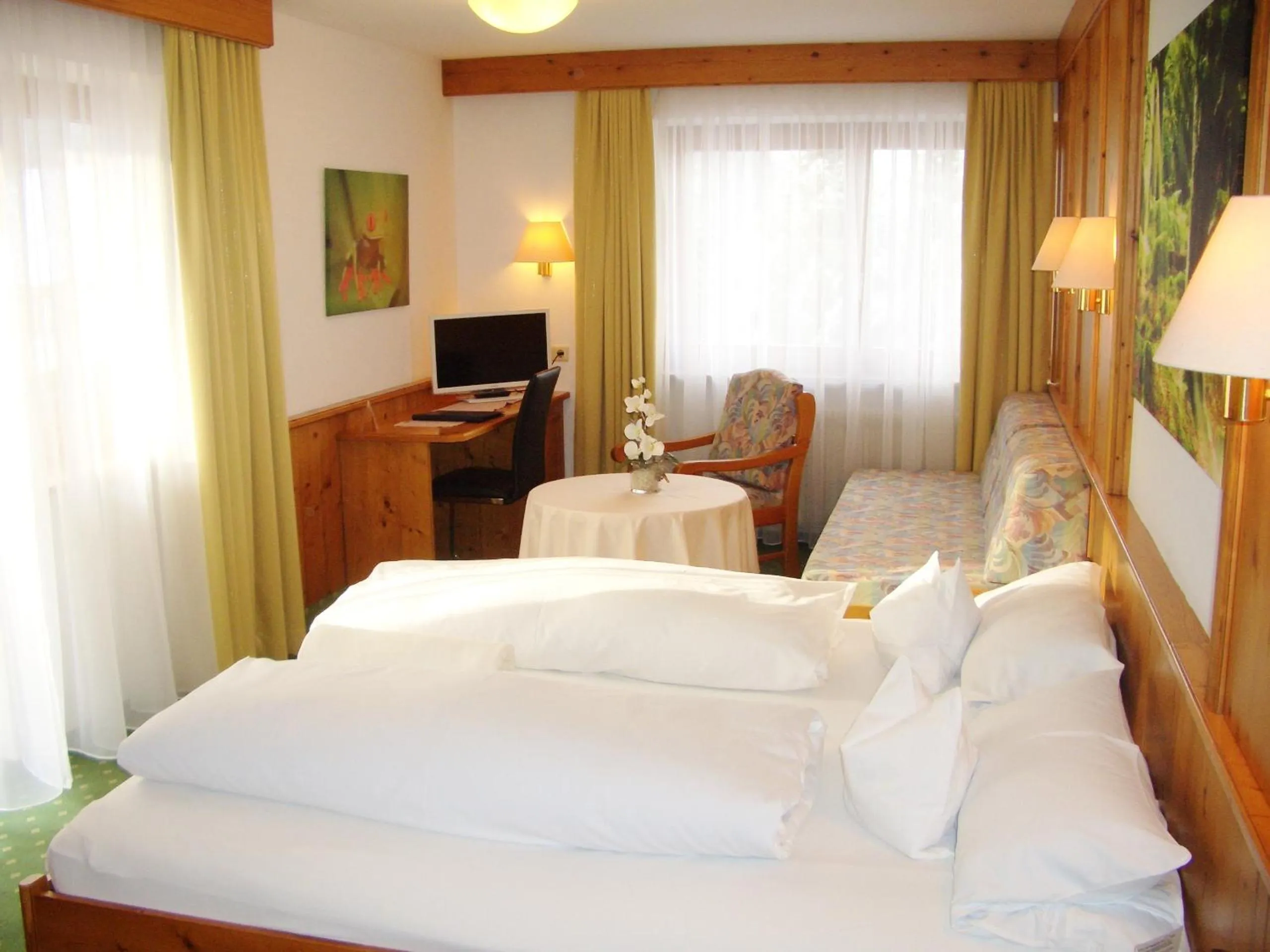 Photo of the whole room, Bed in Hotel Schwarzenbergs Traube