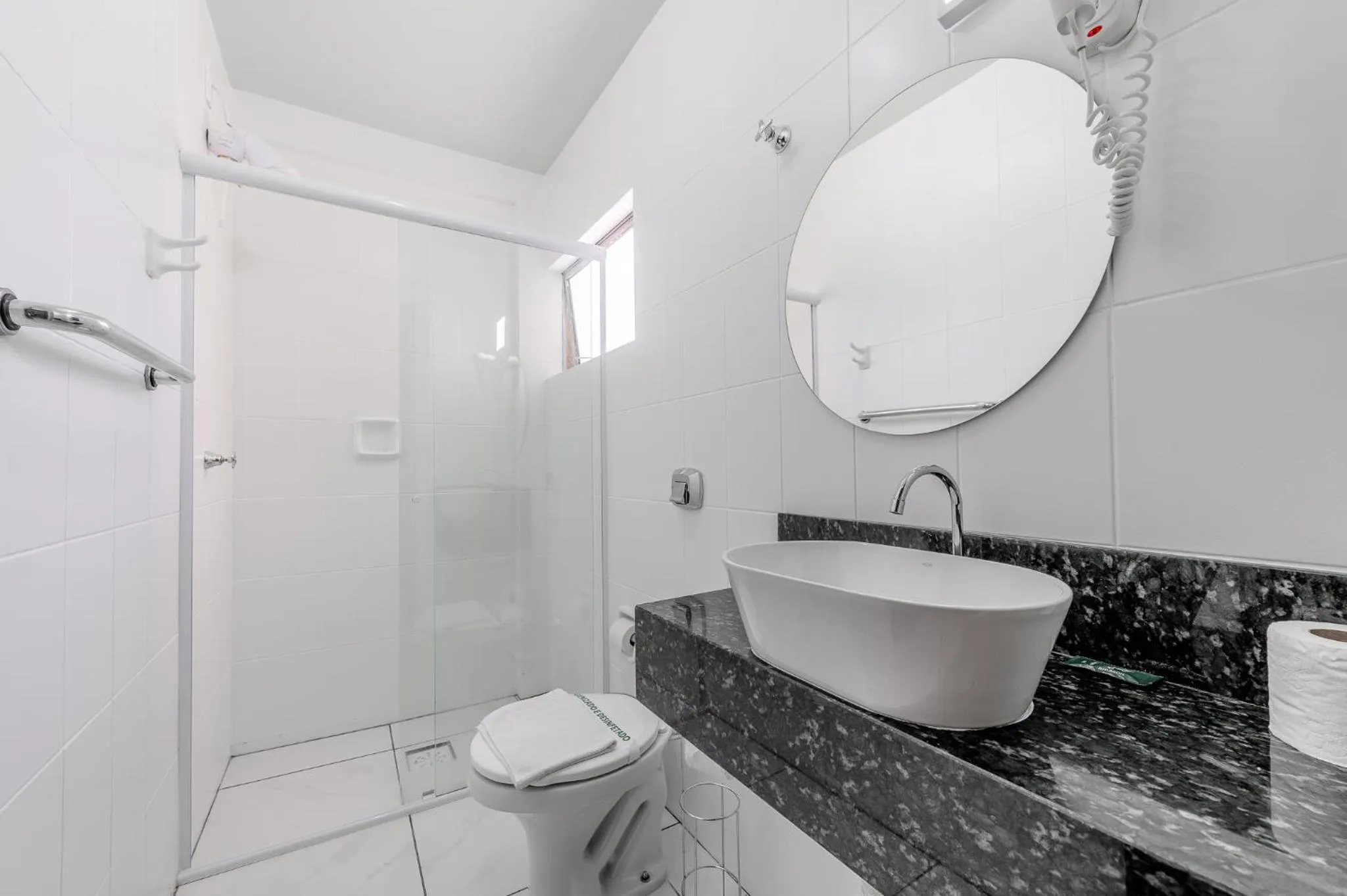 Shower in Oasis Chartouni Hotel