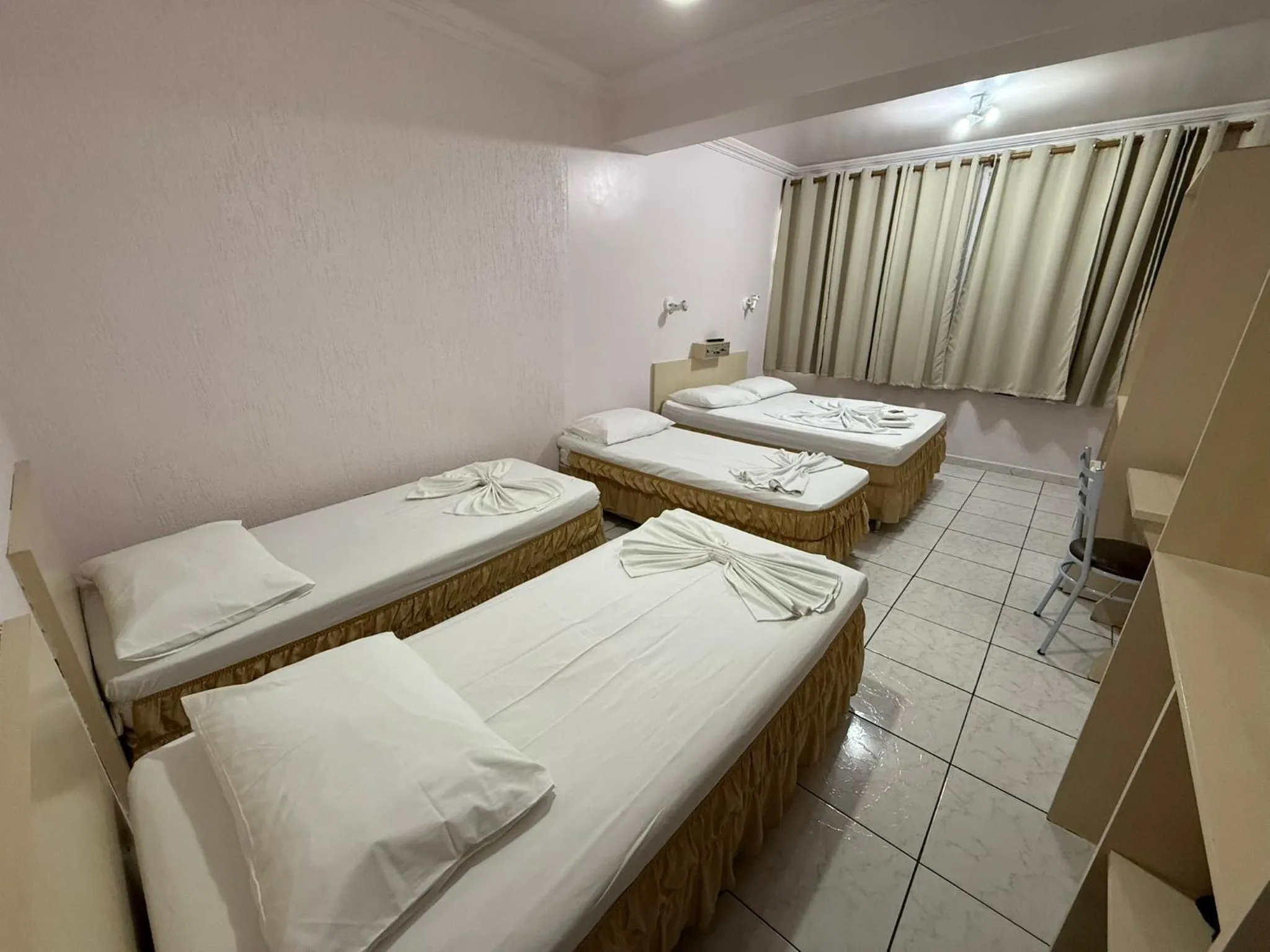 Oasis Chartouni Hotel