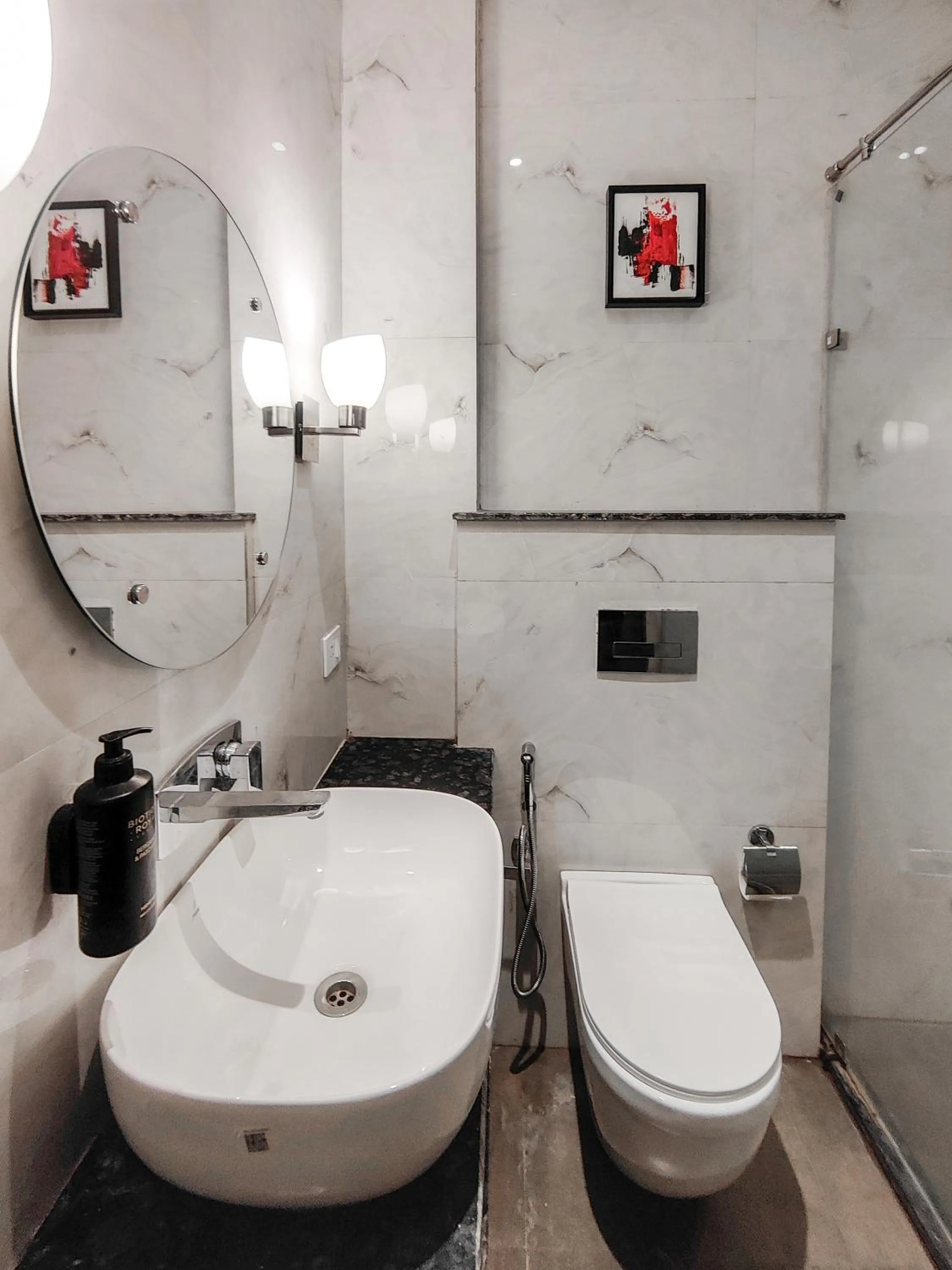 Bathroom in The Vrindwoods