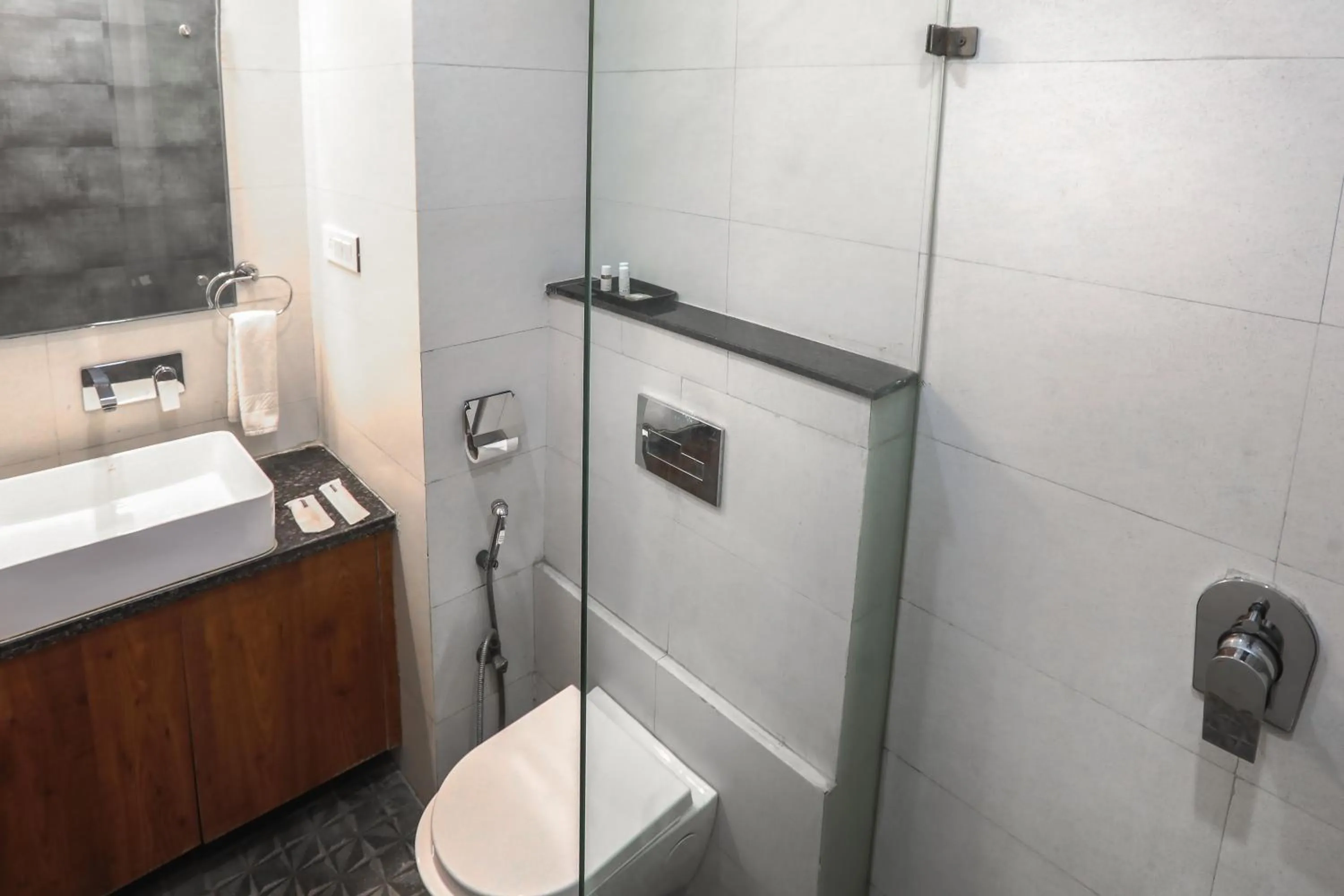 Bathroom in The Vrindwoods