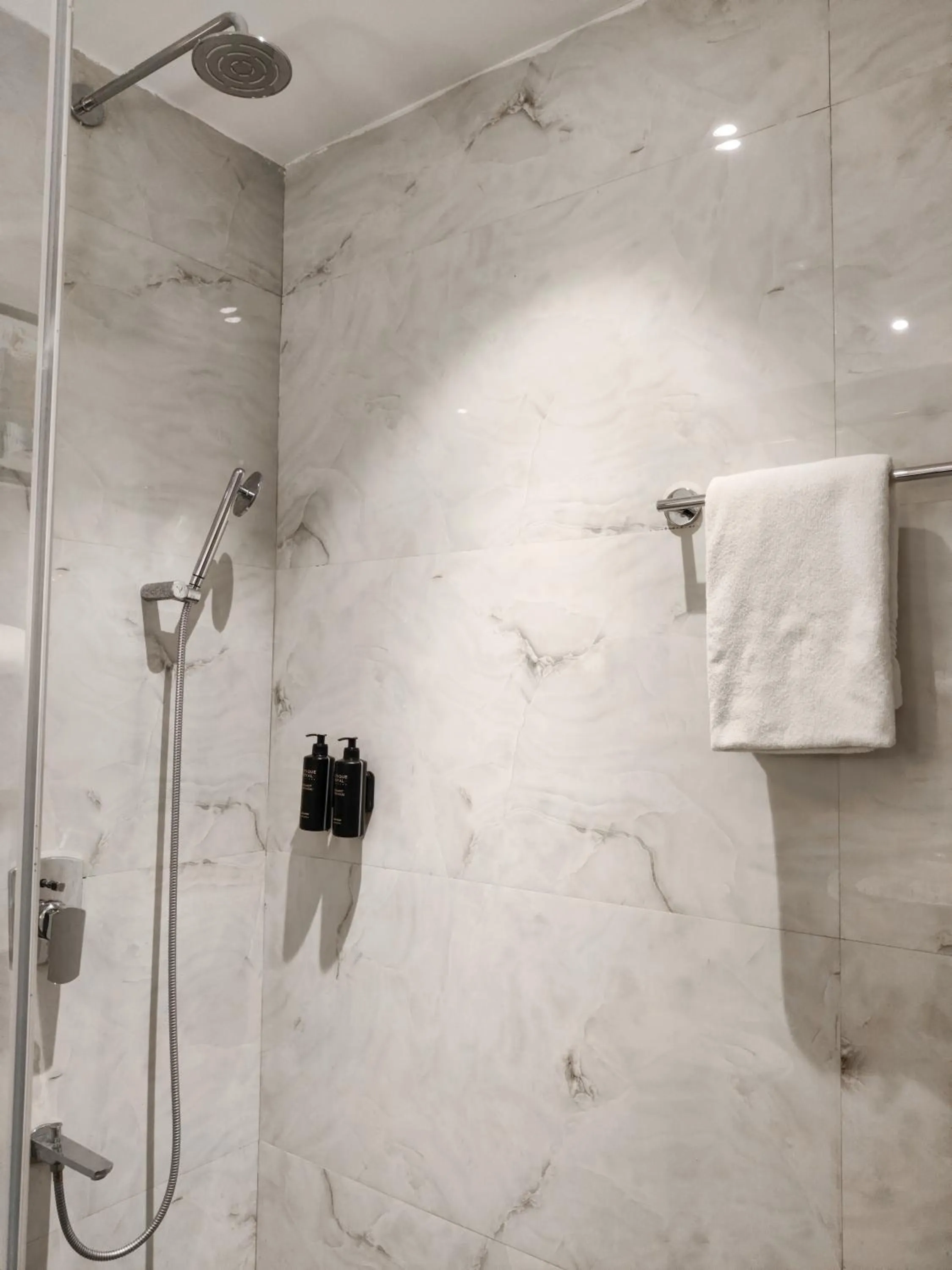 Bathroom in The Vrindwoods