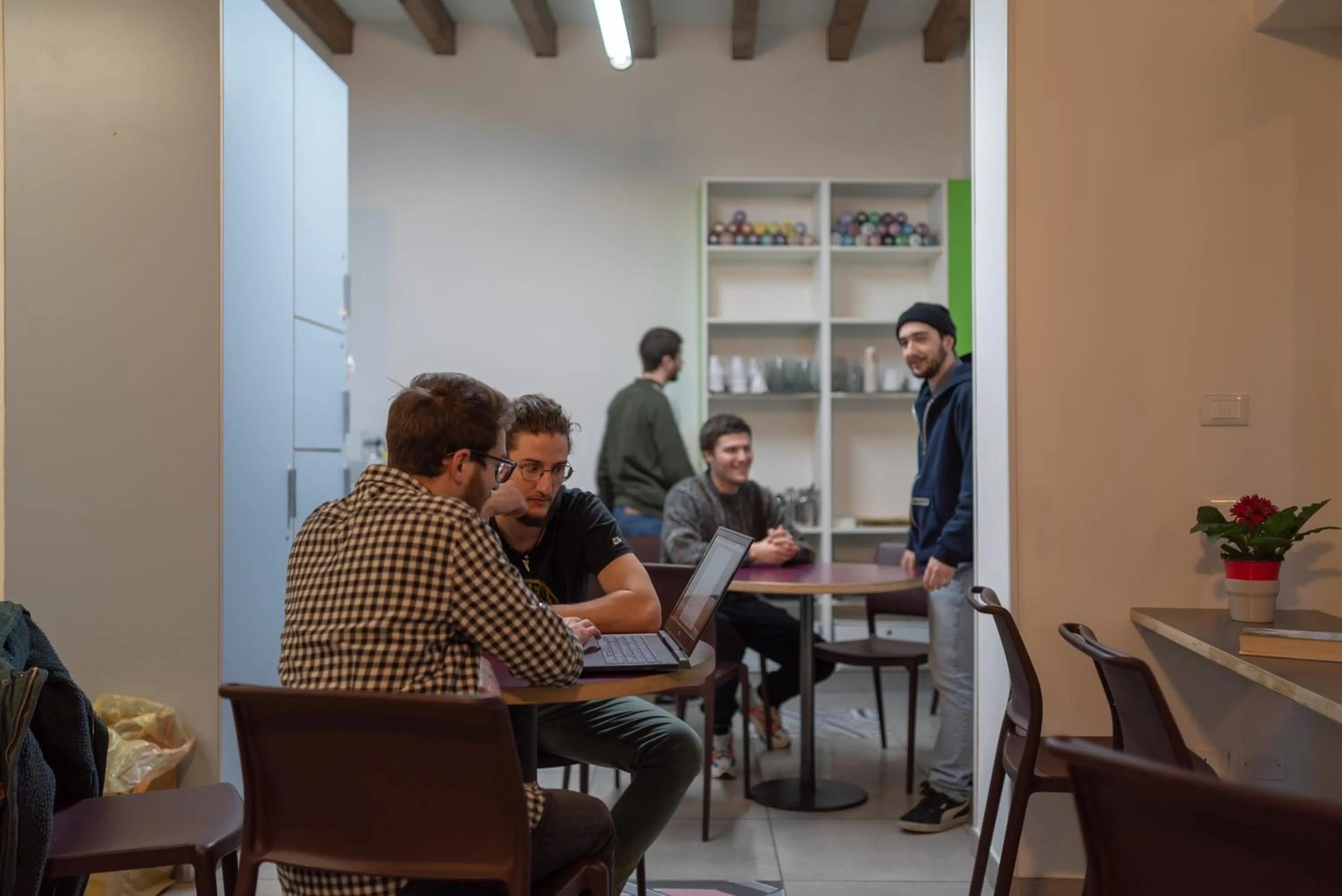 Communal lounge/ TV room in LUOGO COMUNE Ostello