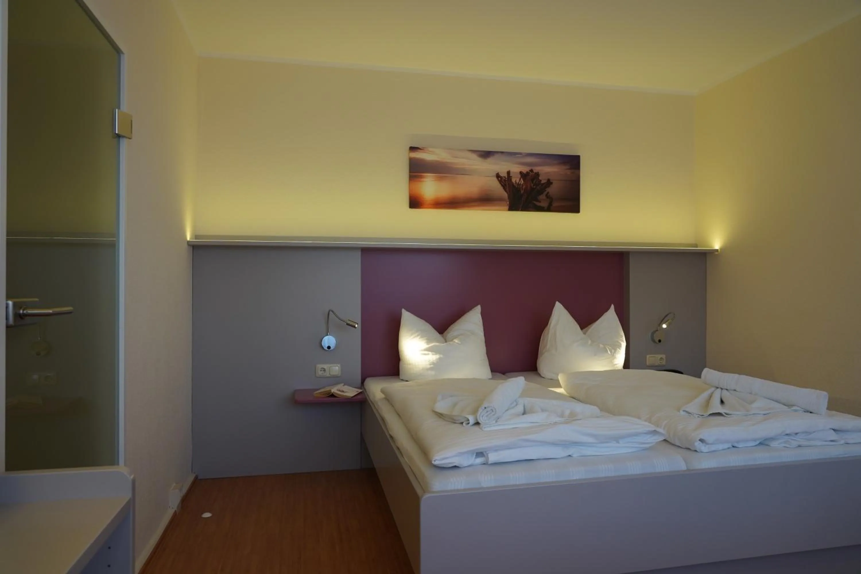 Photo of the whole room, Bed in Kurhotel zu Heringsdorf