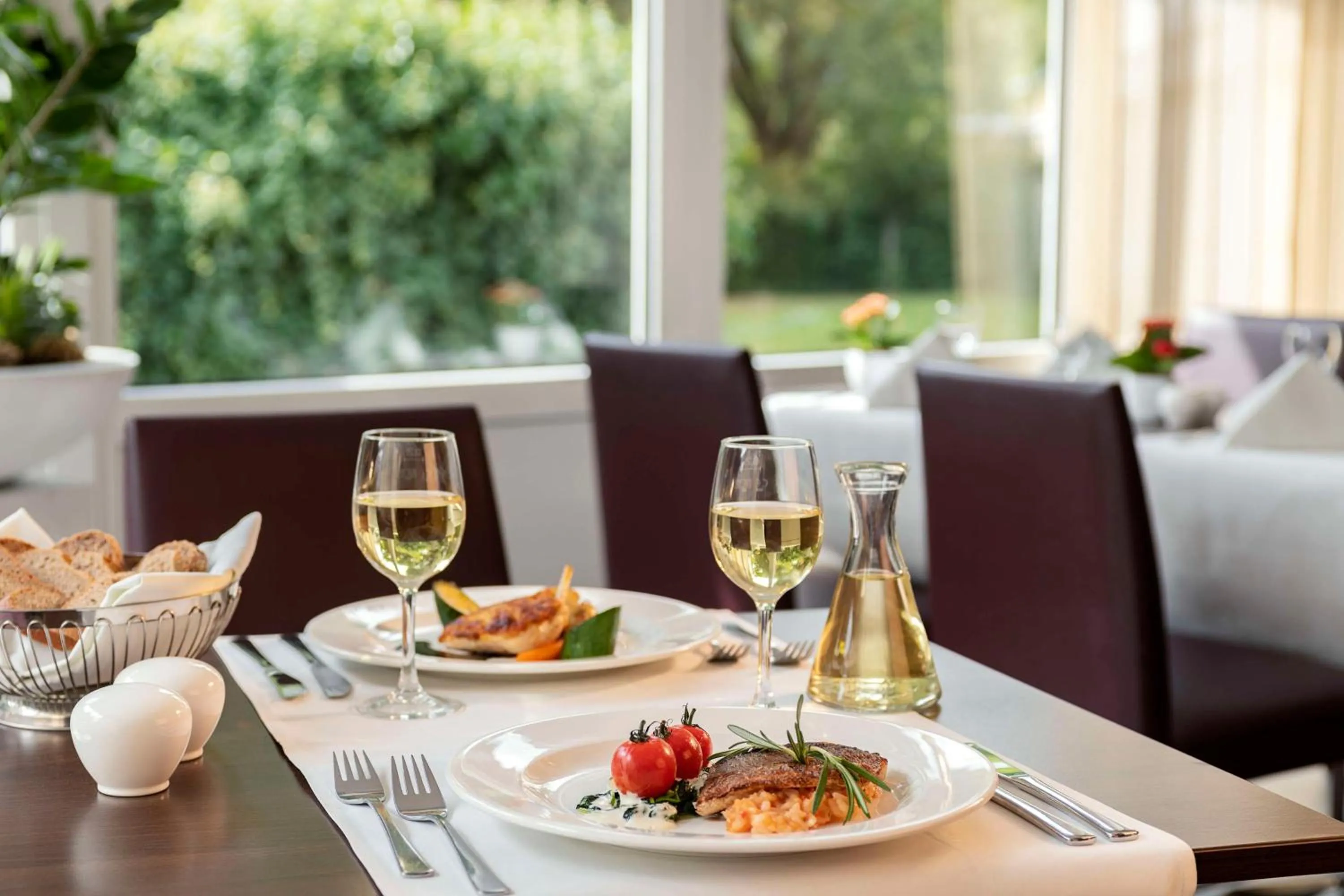 Restaurant/places to eat in NH Weinheim