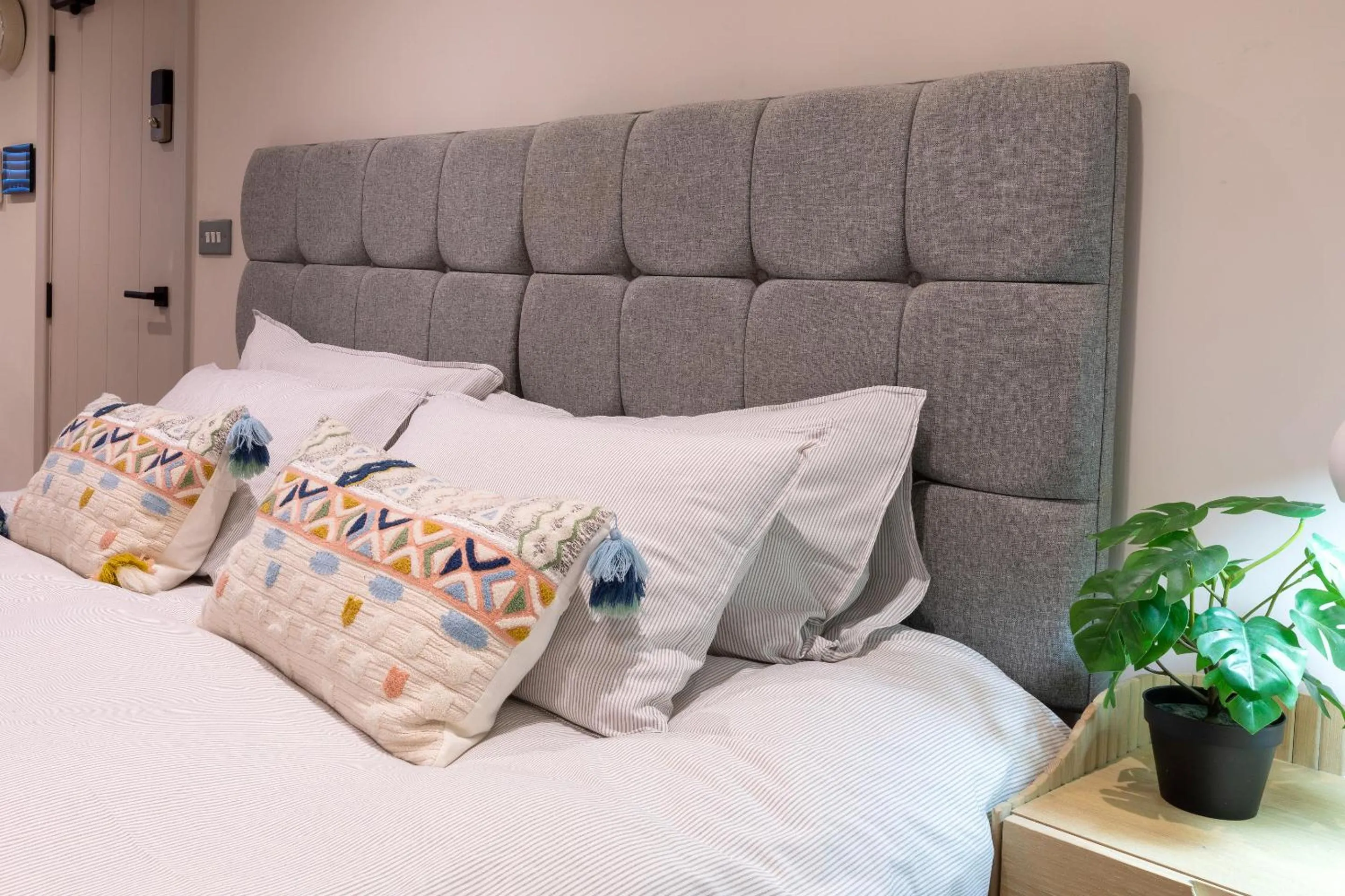 Bedroom, Bed in The Hideaway