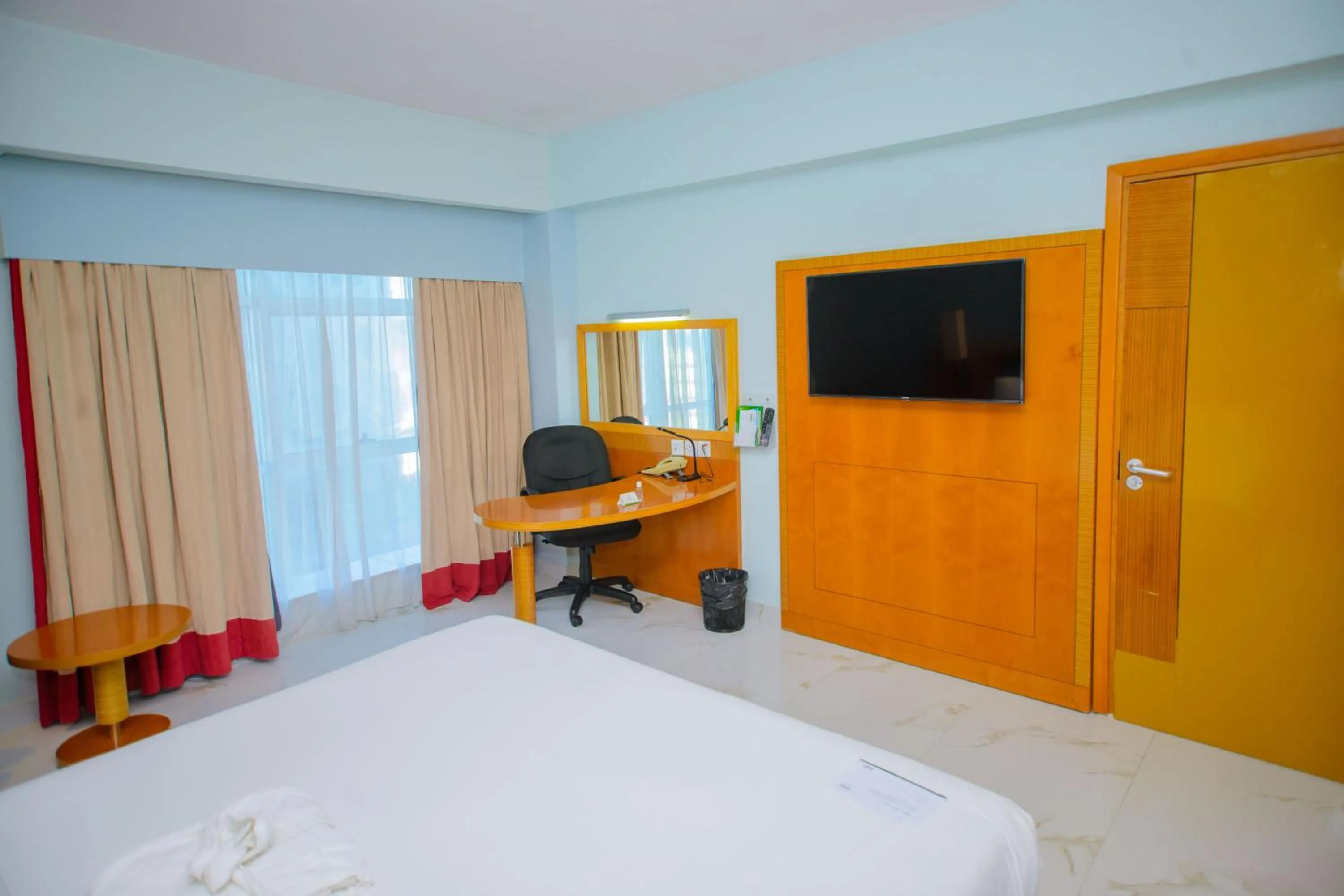 TV and multimedia in Holiday Inn Dar Es Salaam by IHG