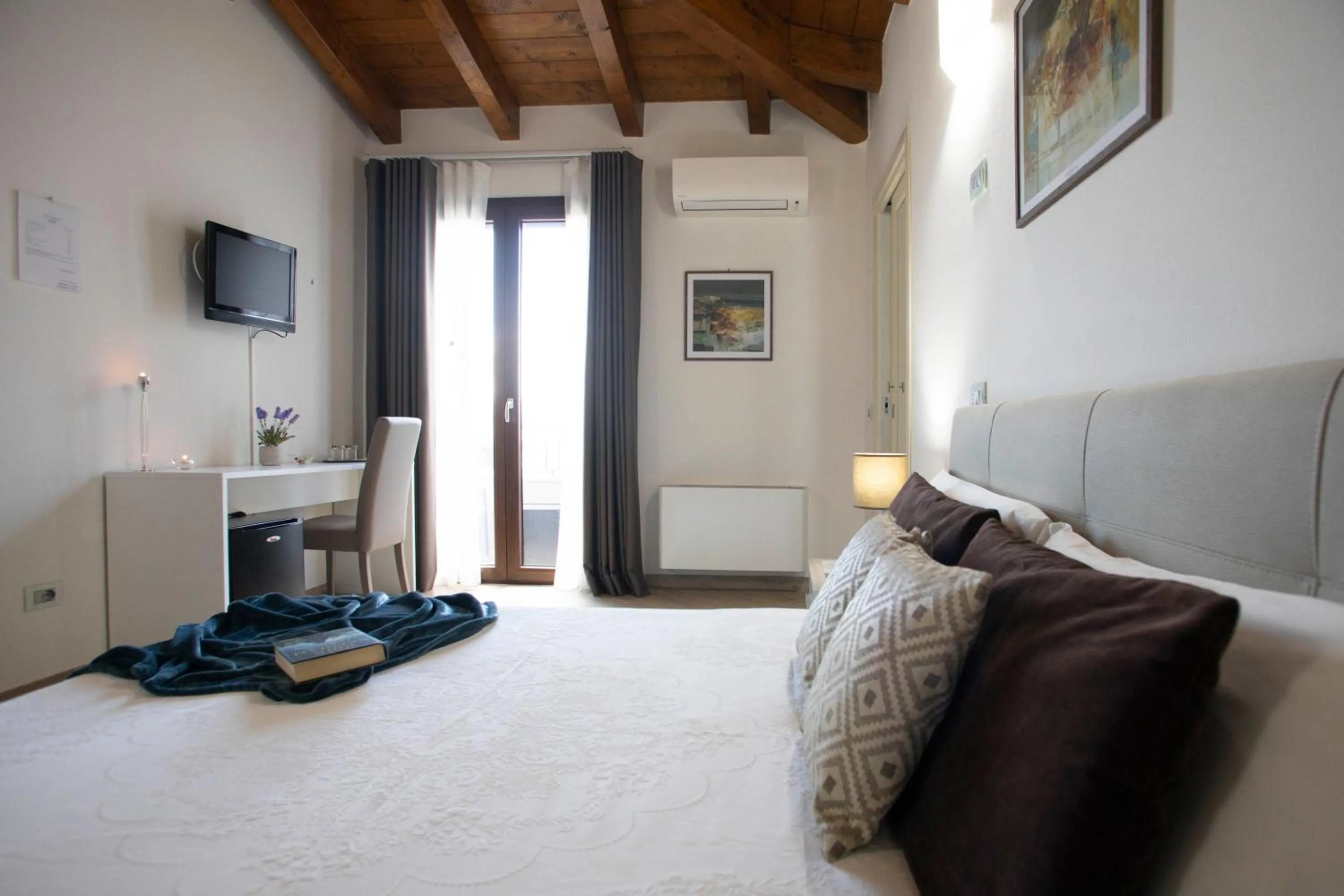 Bed in Irilor Luxury B&B