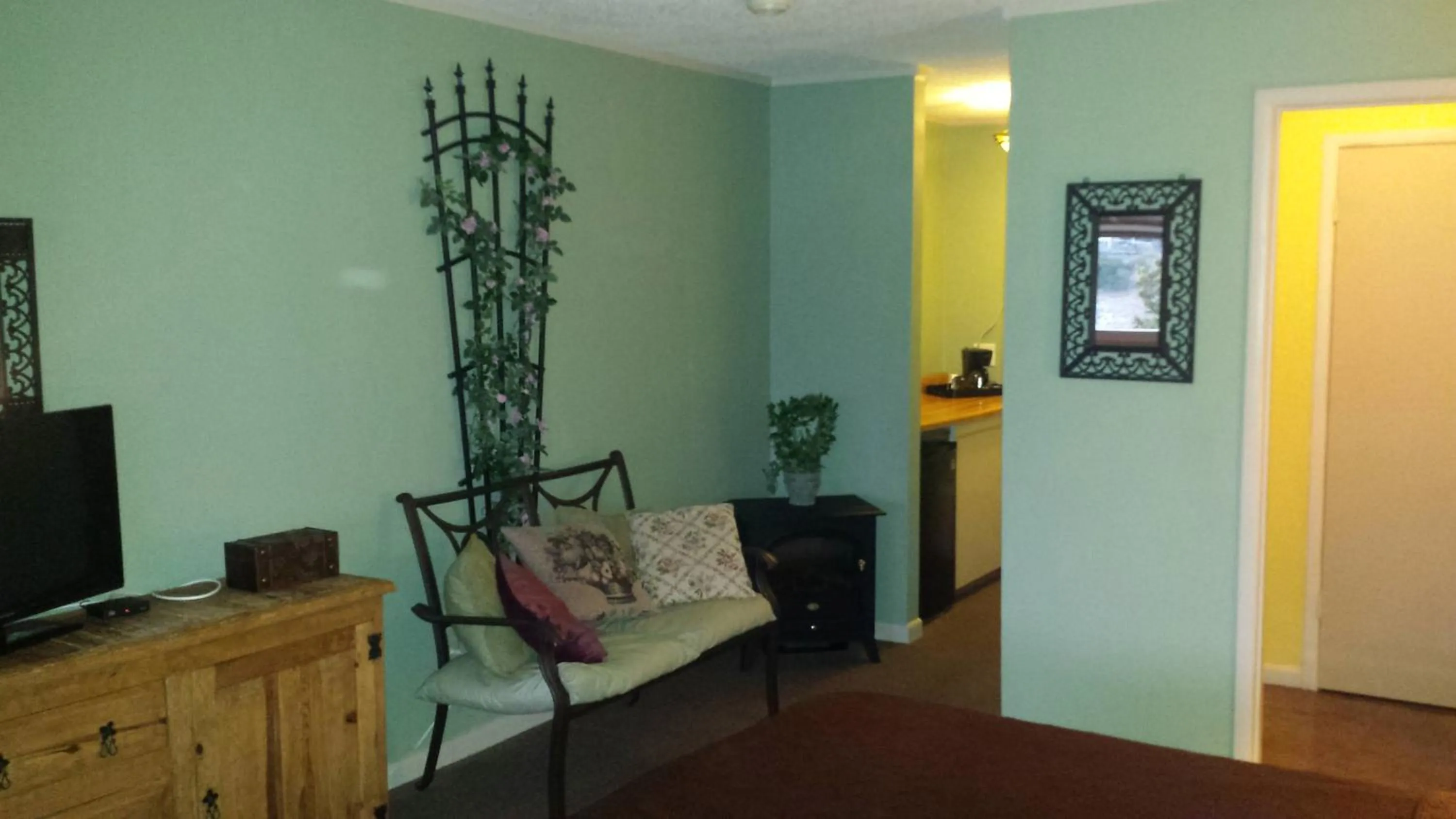 Seating area in Lodge At Turkey Cove