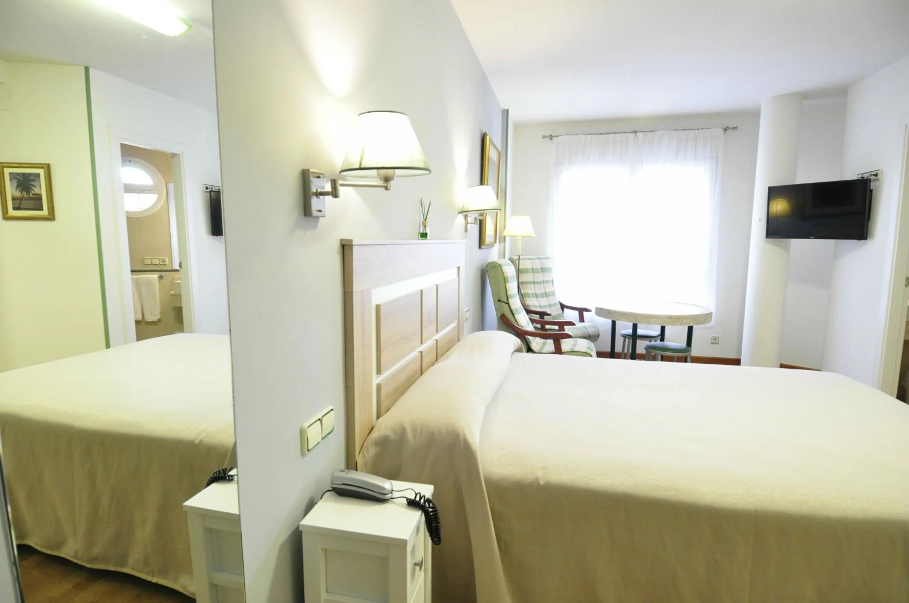 Photo of the whole room, Bed in Hotel Apartamentos Aralso