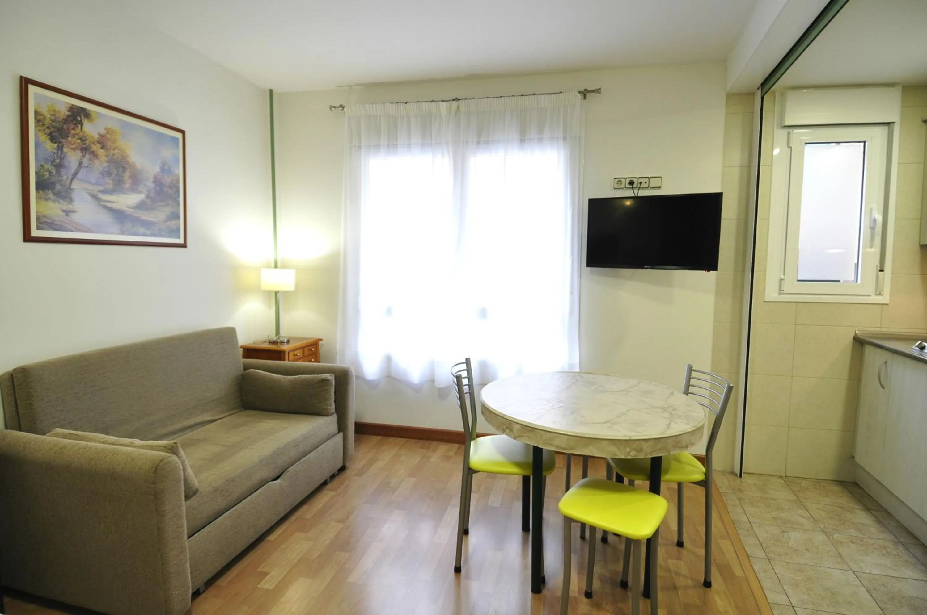 Photo of the whole room in Hotel Apartamentos Aralso