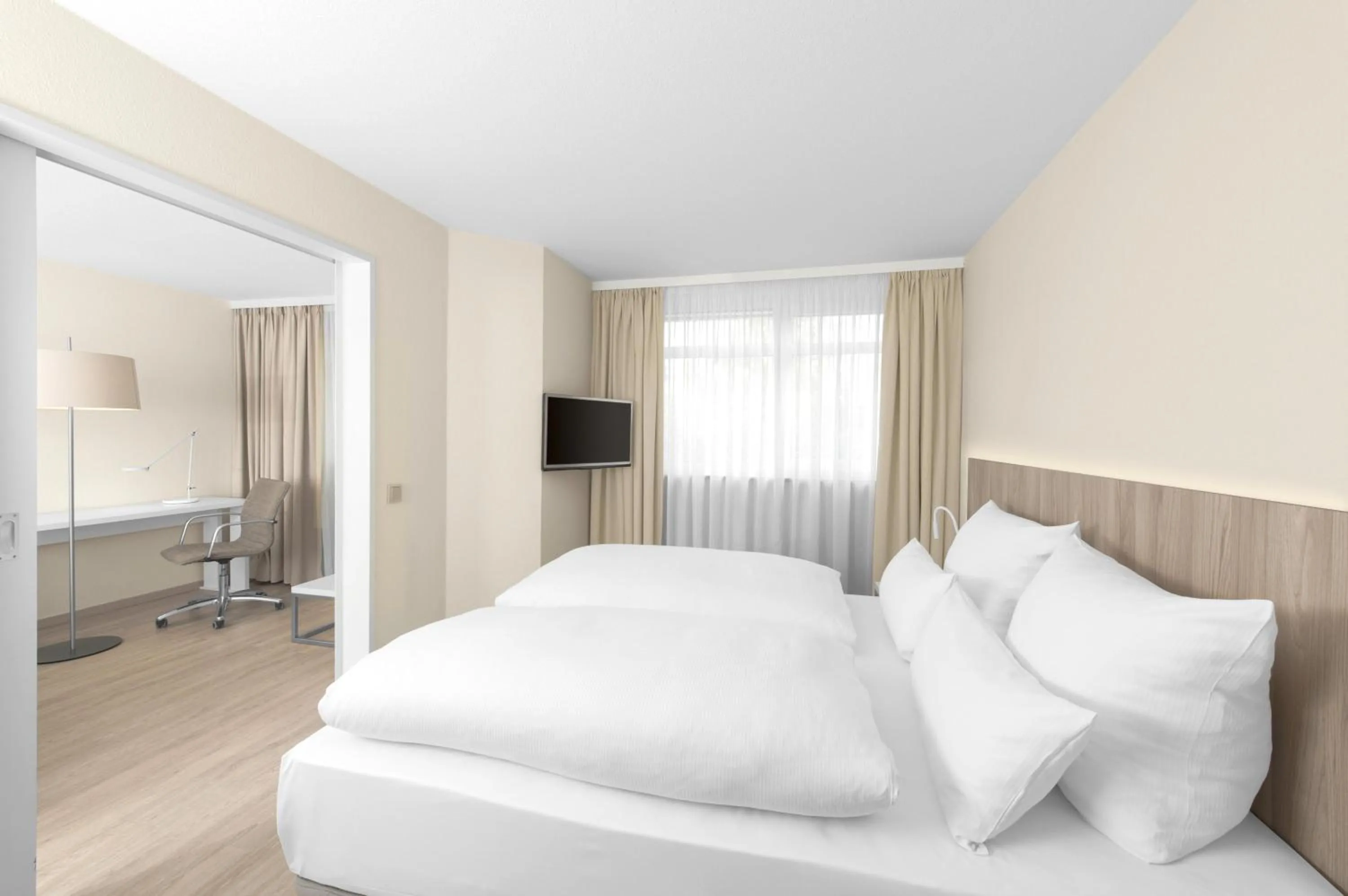 Bedroom, Bed in NH Fürth Nürnberg