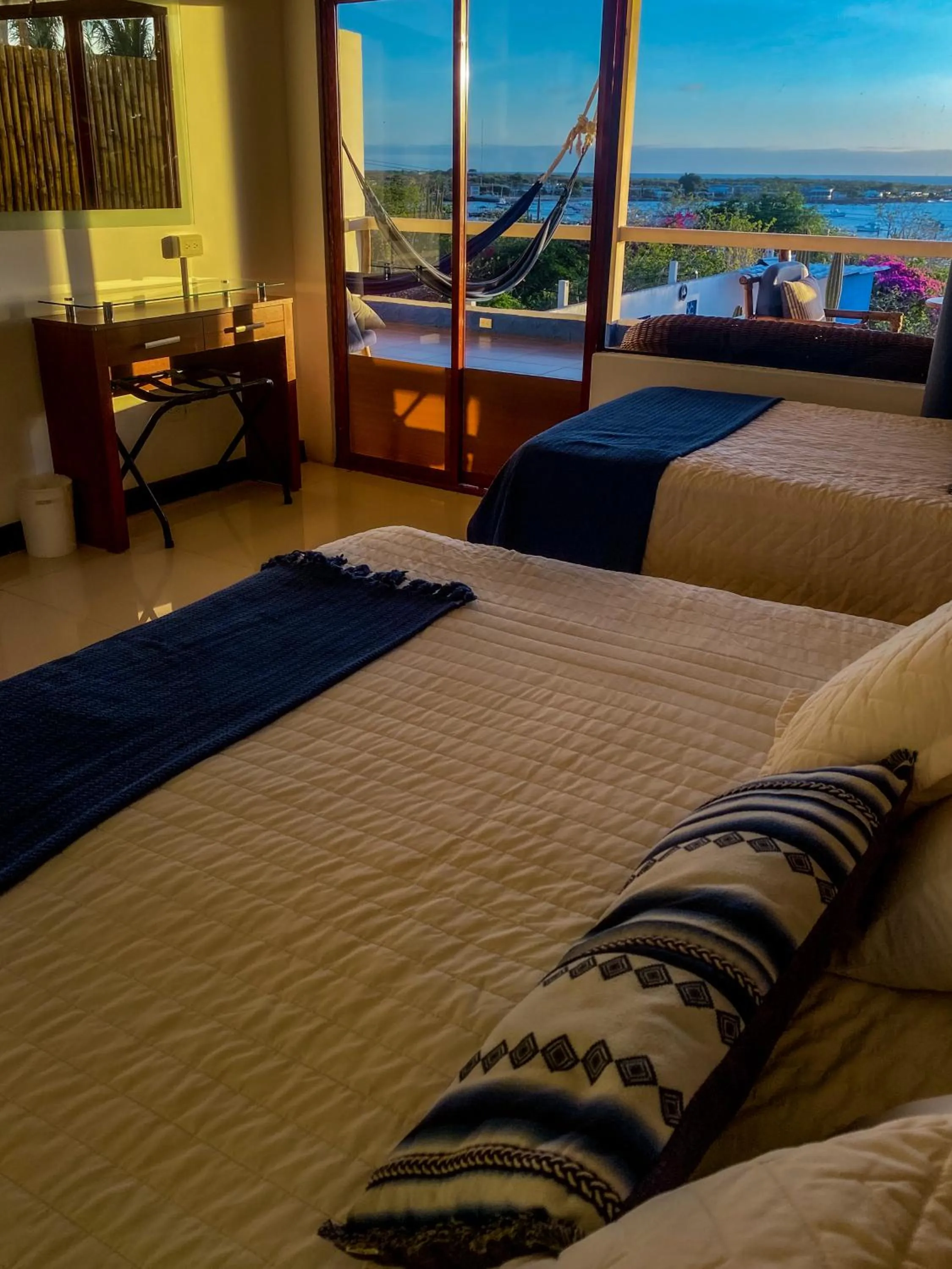 Bed in Galápagos Casa Playa Mann