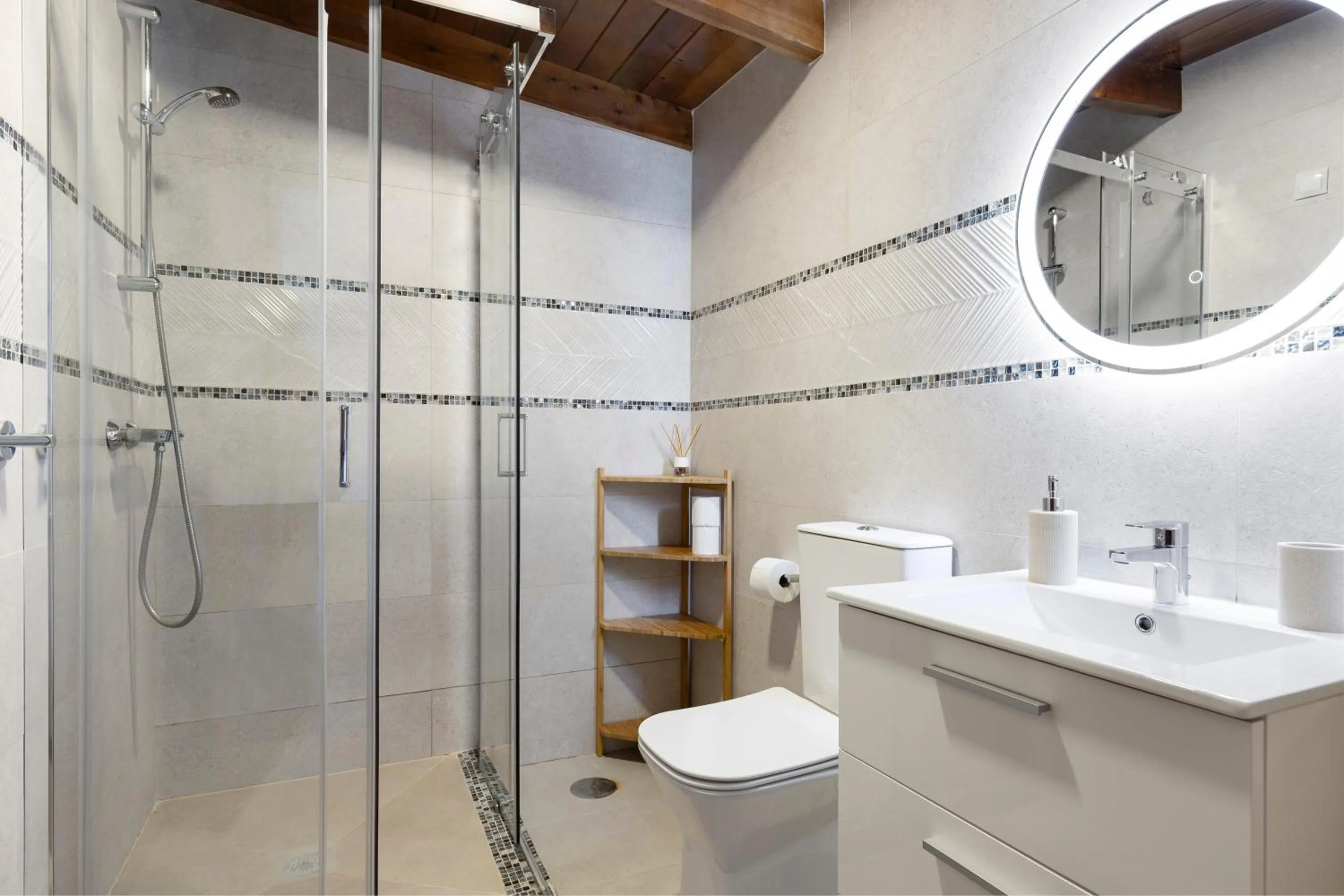 Shower in La Granja de Antonio