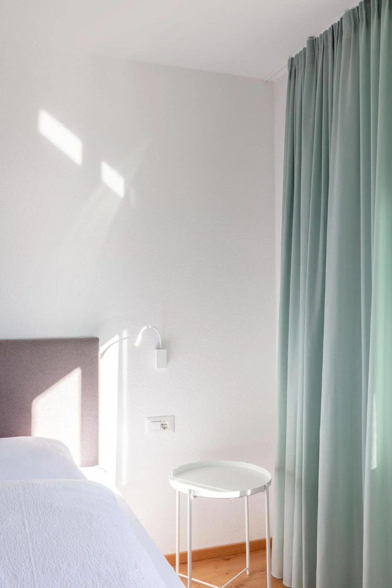 Living room, Bed in Hus Appartement - Nr. 4