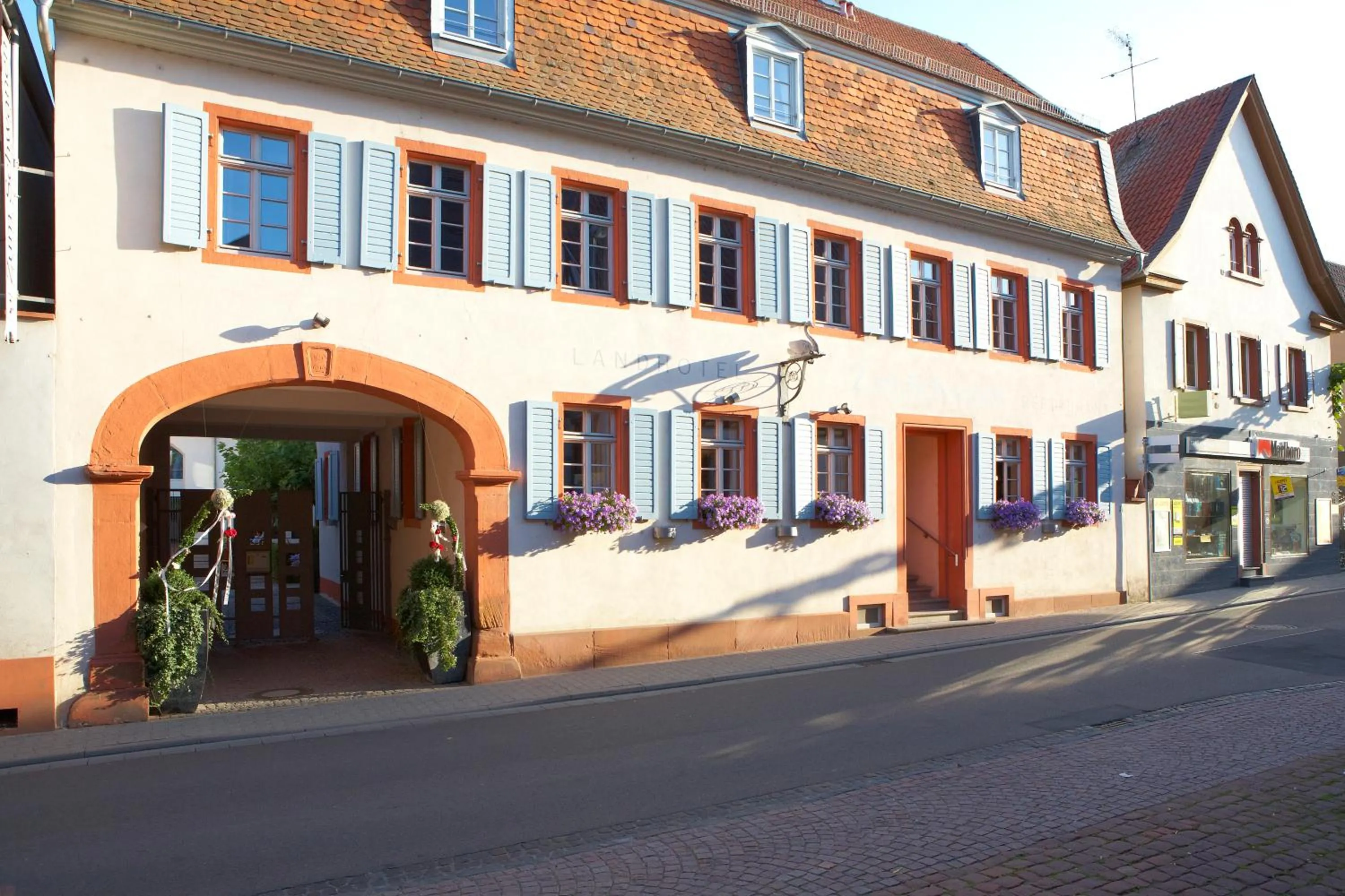 Facade/entrance in Landhotel zum Schwanen mit Restaurant Mona Liza