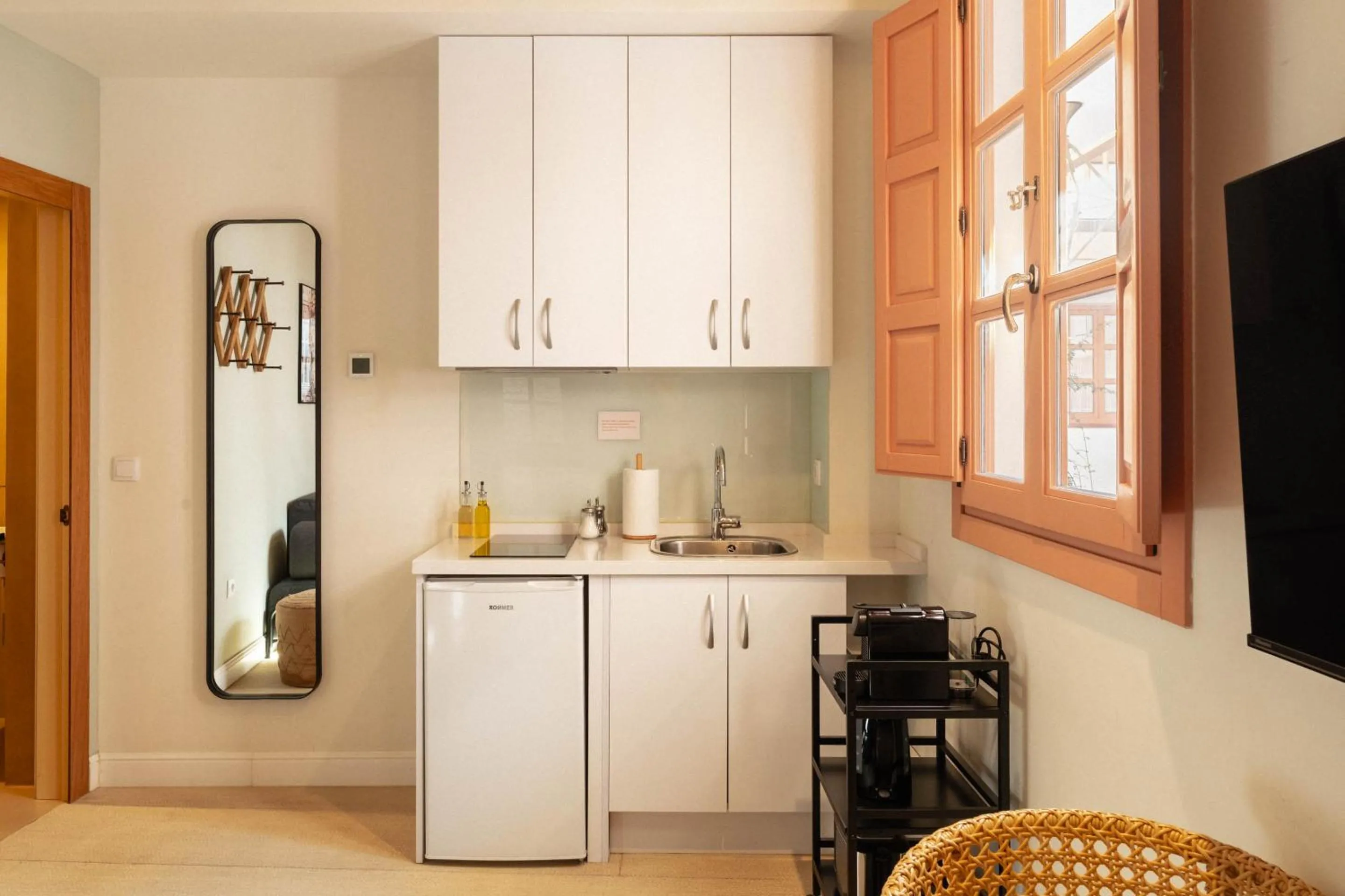 Coffee/tea facilities in Limehome Cordoba Calle Pozanco - City Center