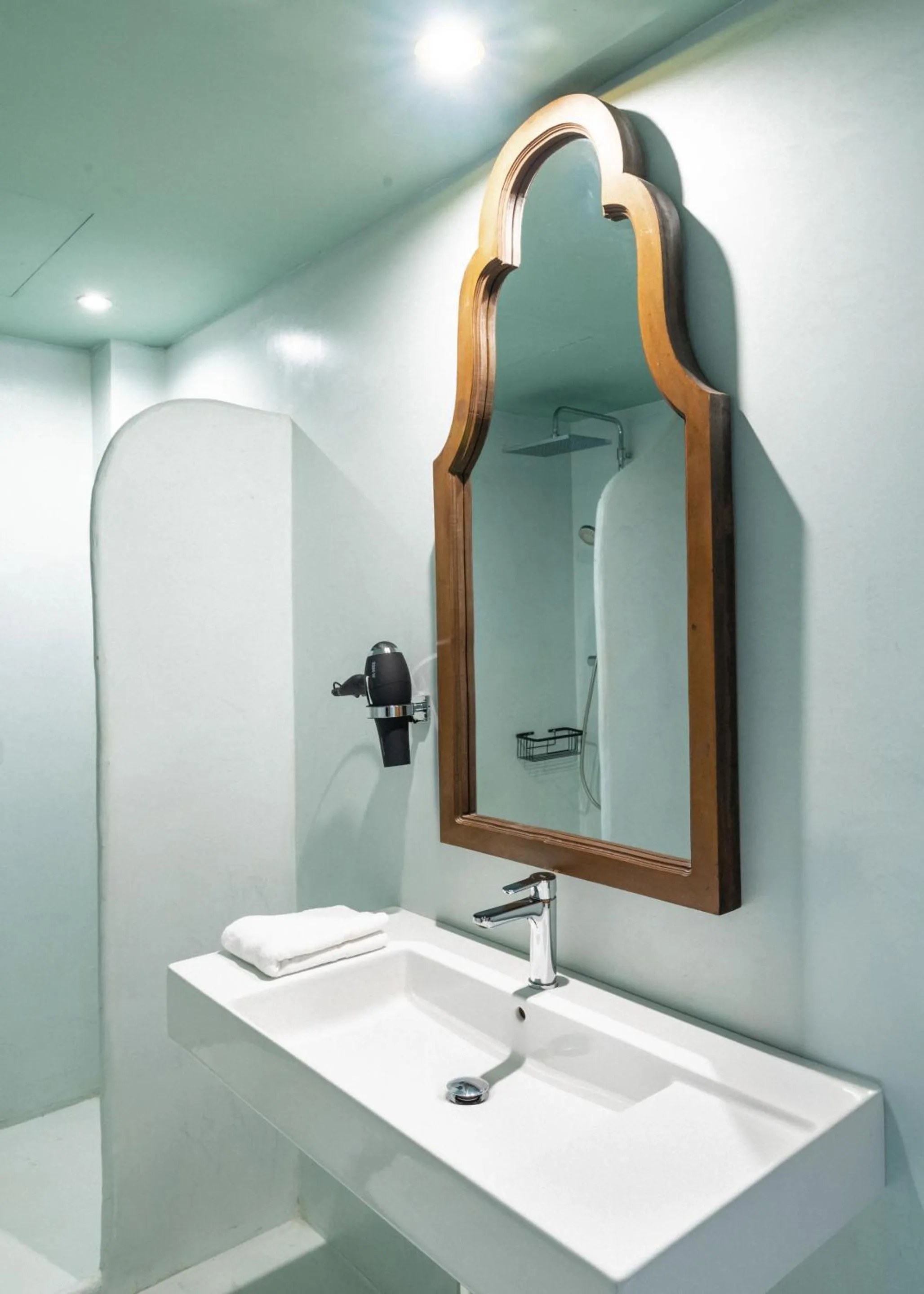 Shower in Limehome Cordoba Calle Pozanco - City Center