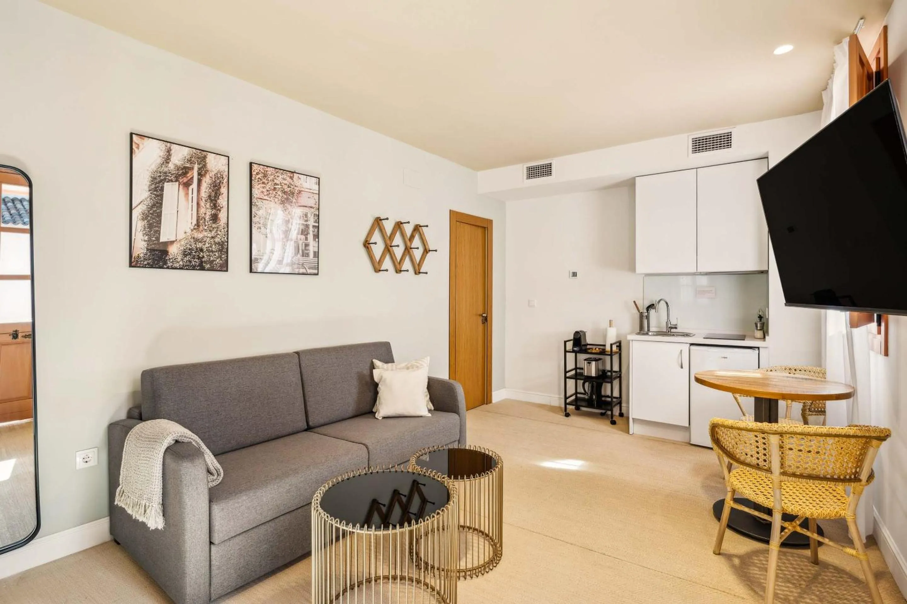 TV and multimedia in Limehome Cordoba Calle Pozanco - City Center