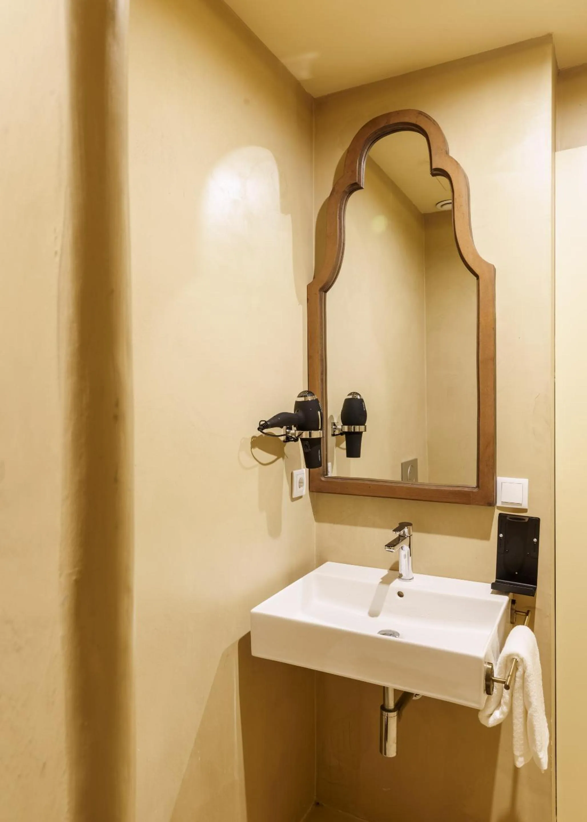 Bathroom in Limehome Cordoba Calle Pozanco - City Center