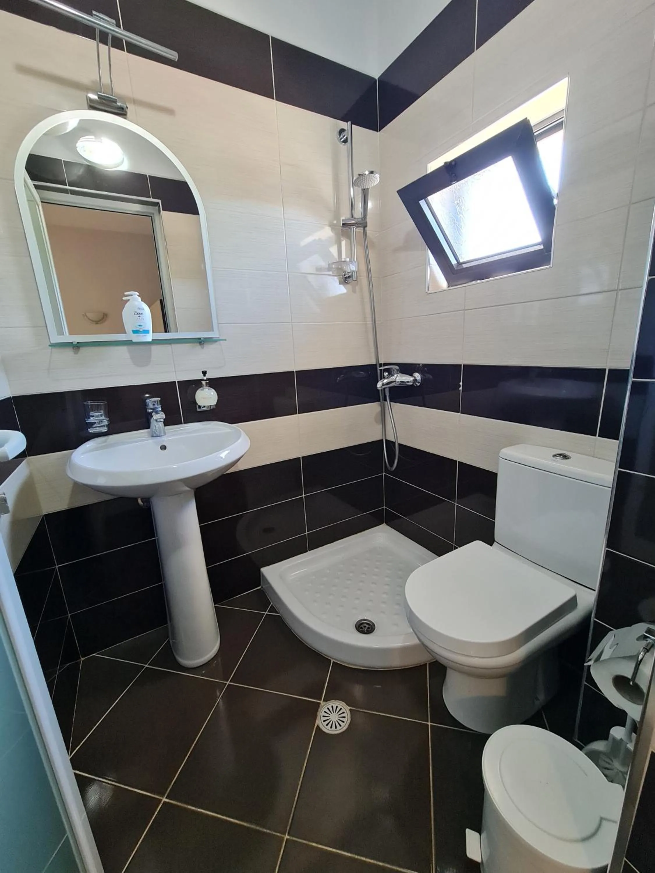 Bathroom in Hotel Ardiani