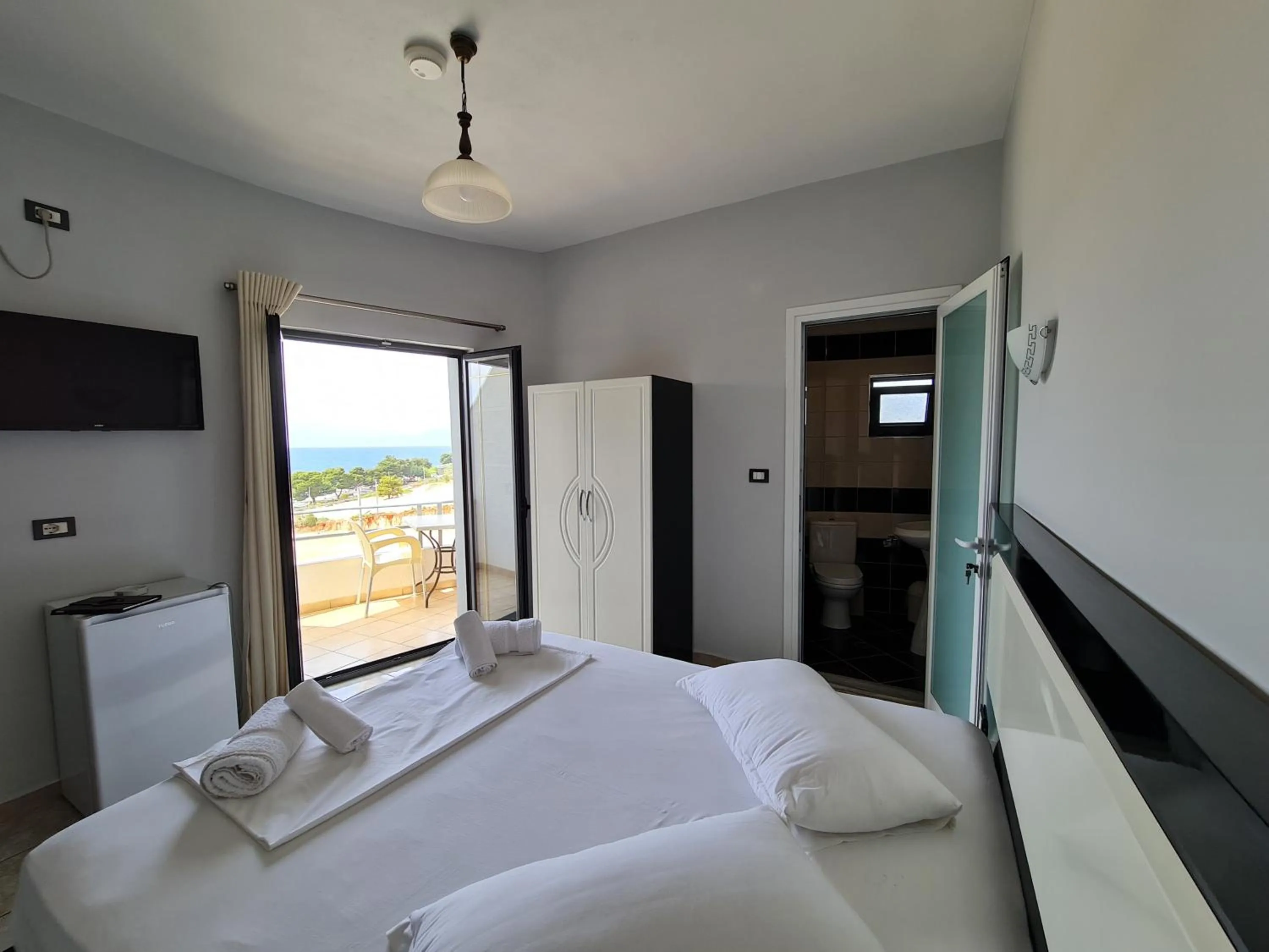 Photo of the whole room, Bed in Hotel Ardiani